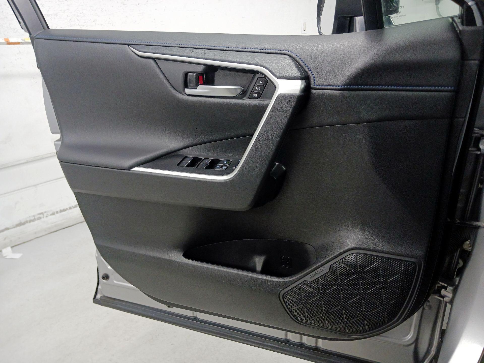 Thumbnail: 2022 Toyota RAV4 - 10