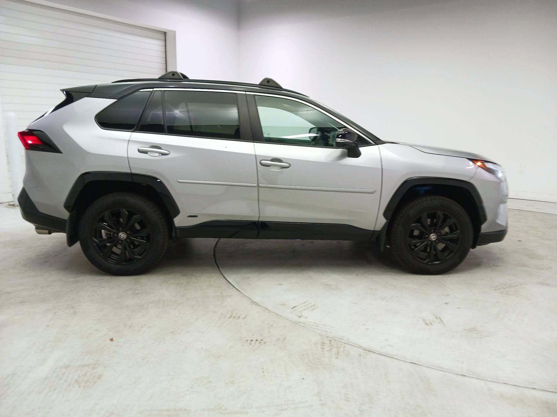 Thumbnail: 2022 Toyota RAV4 - 4