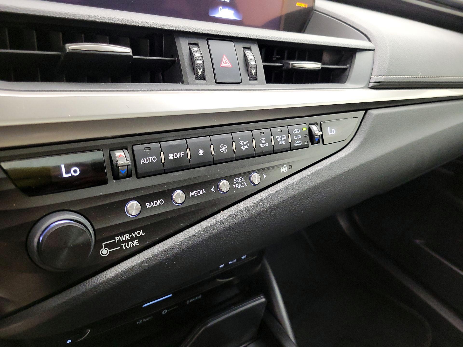 Thumbnail: 2019 Lexus ES - 16