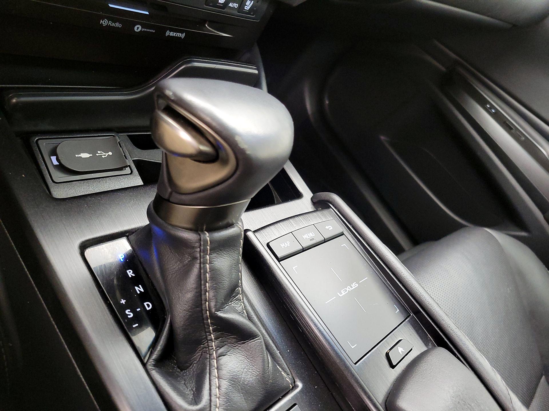Thumbnail: 2019 Lexus ES - 17