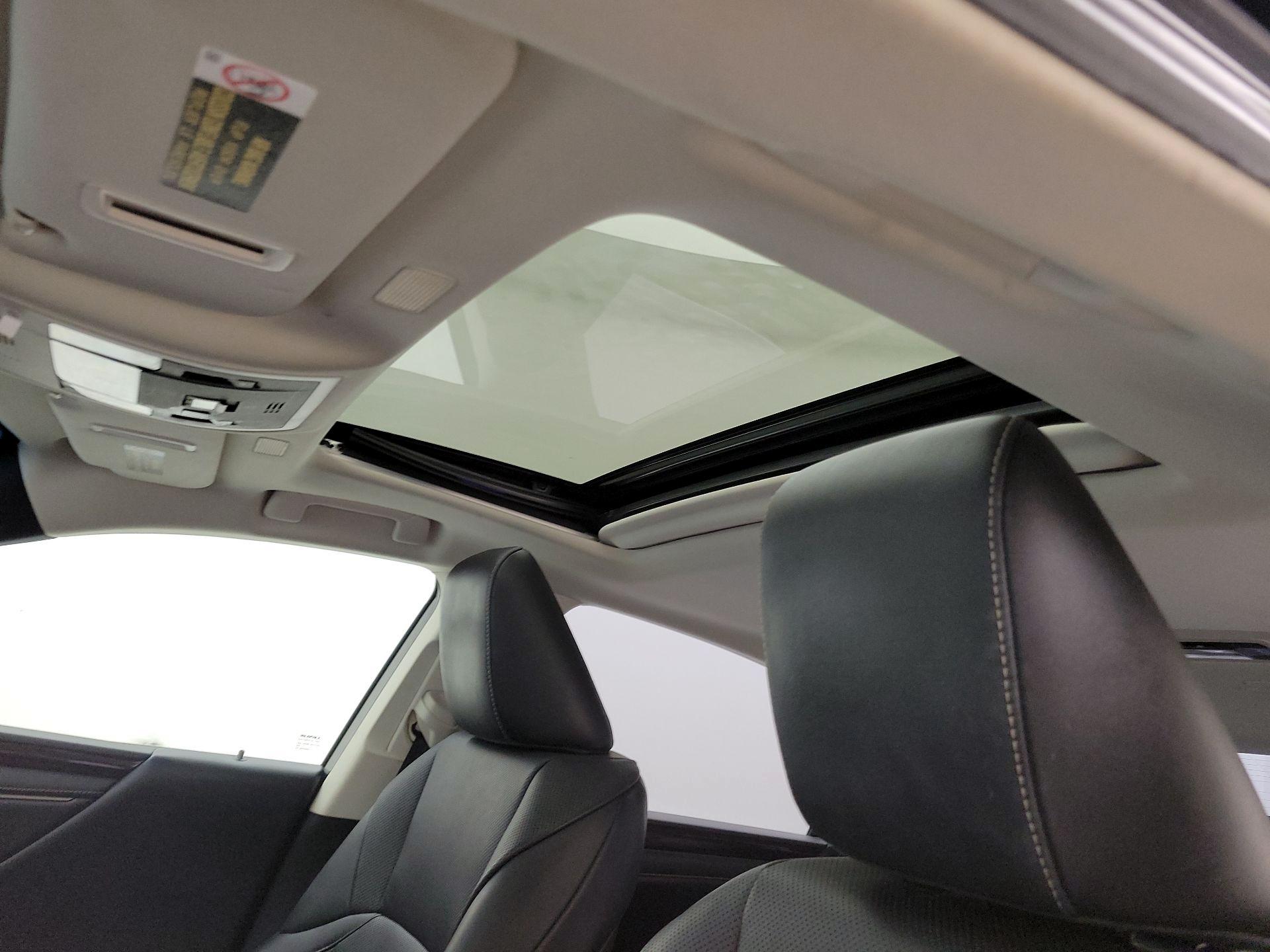 Thumbnail: 2019 Lexus ES - 19