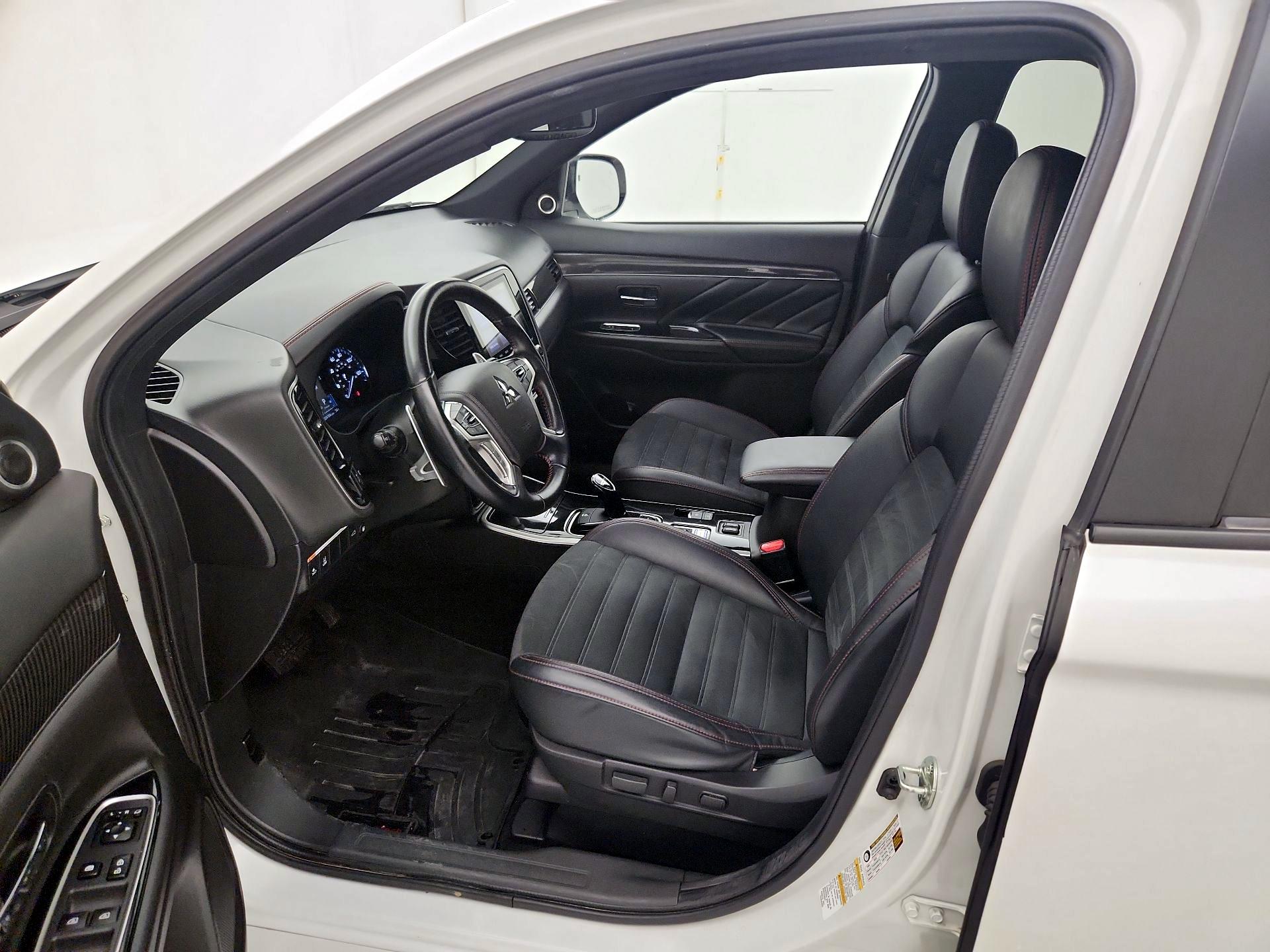 Thumbnail: 2021 Mitsubishi Outlander - 11