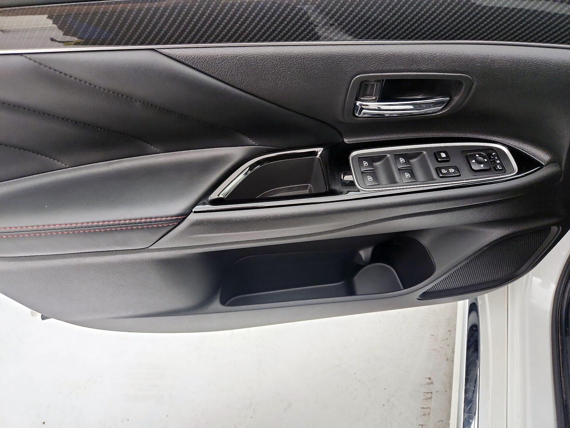 Thumbnail: 2021 Mitsubishi Outlander - 12
