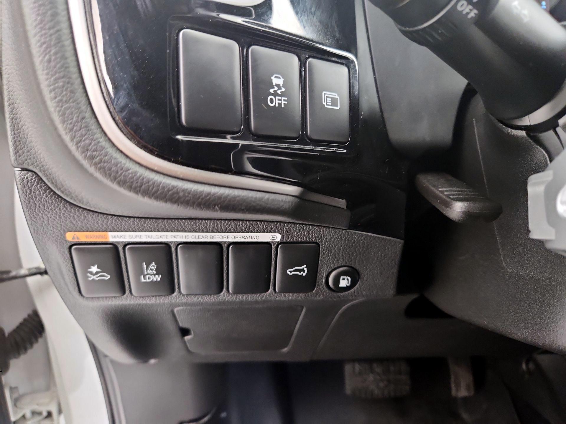 Thumbnail: 2021 Mitsubishi Outlander - 13