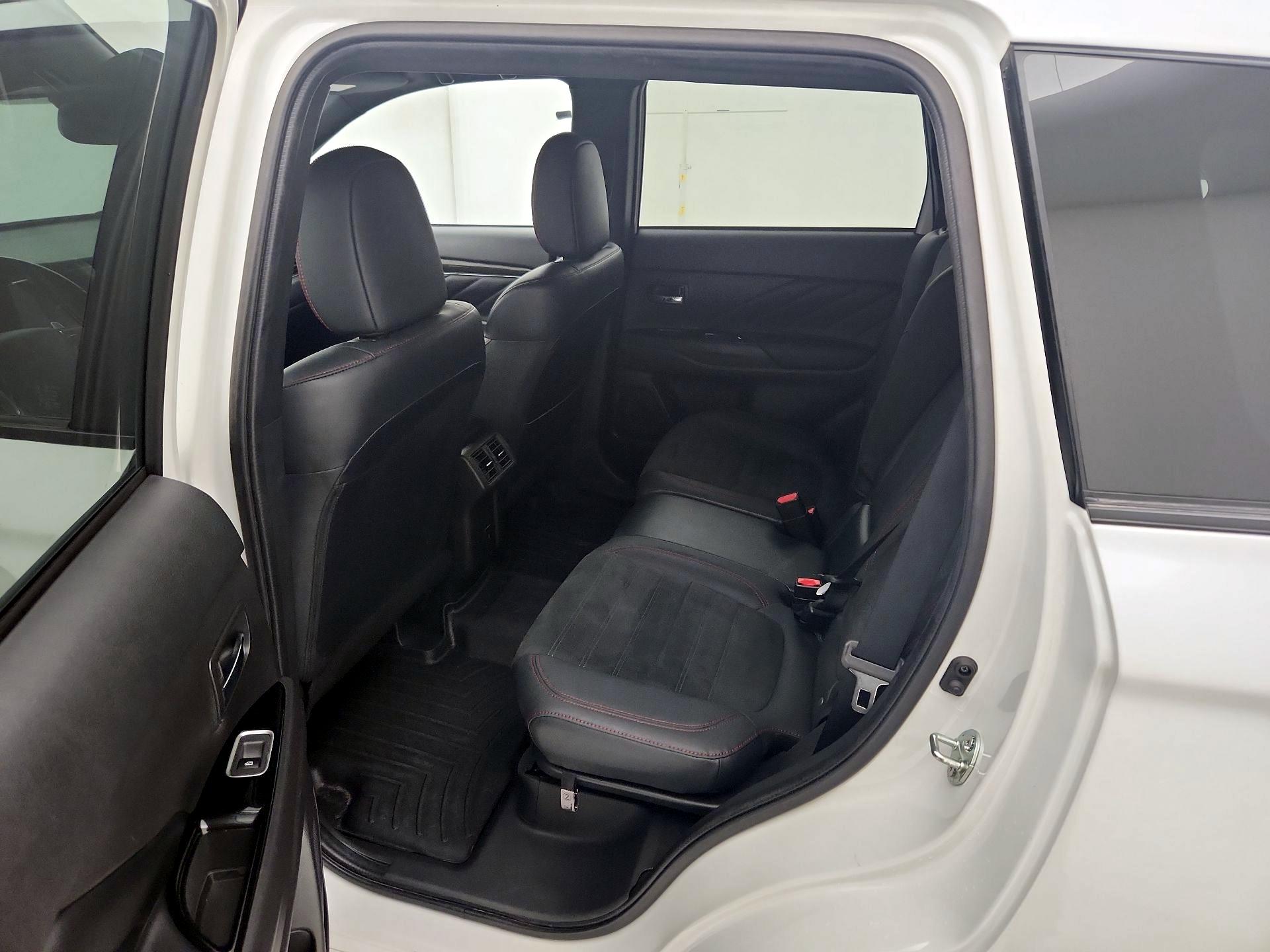 Thumbnail: 2021 Mitsubishi Outlander - 20