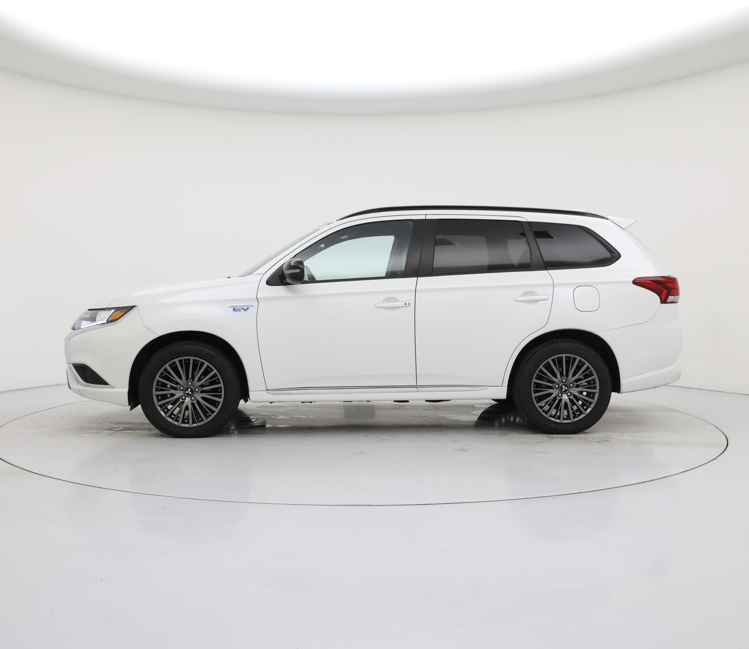 Thumbnail: 2021 Mitsubishi Outlander - 3