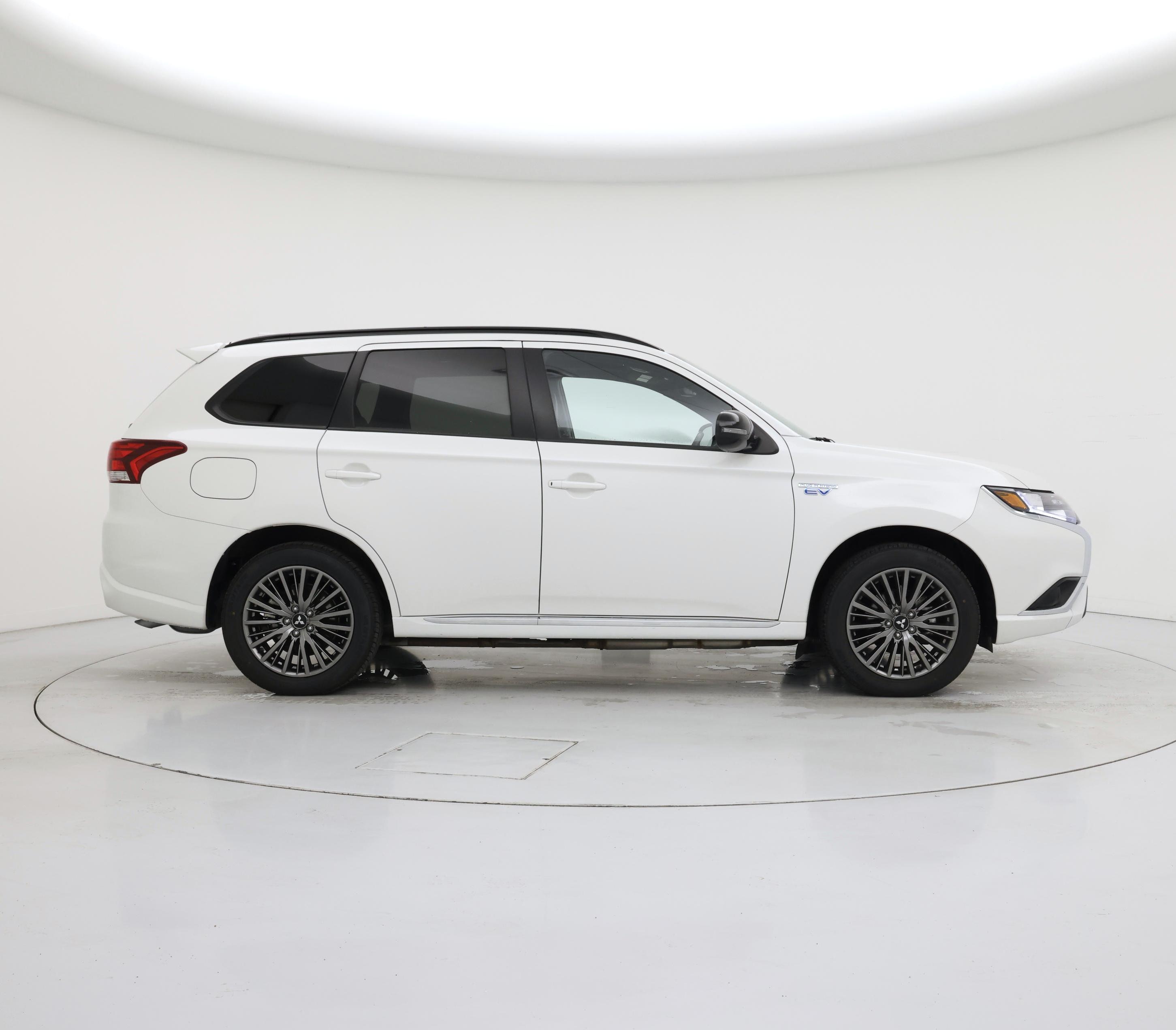 Thumbnail: 2021 Mitsubishi Outlander - 7