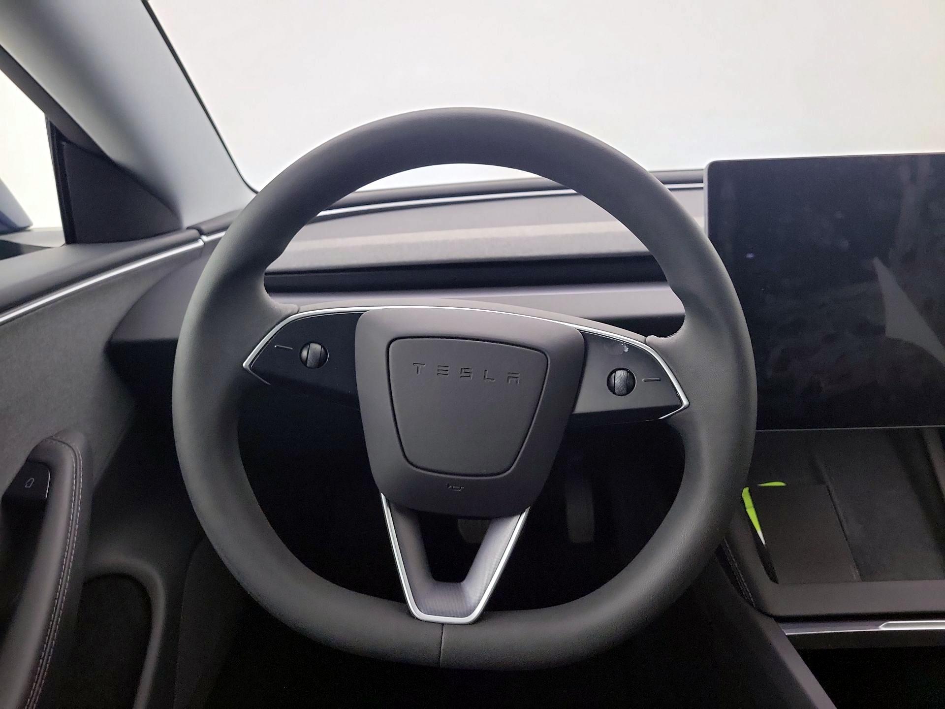 Thumbnail: 2025 Tesla Model 3 - 10