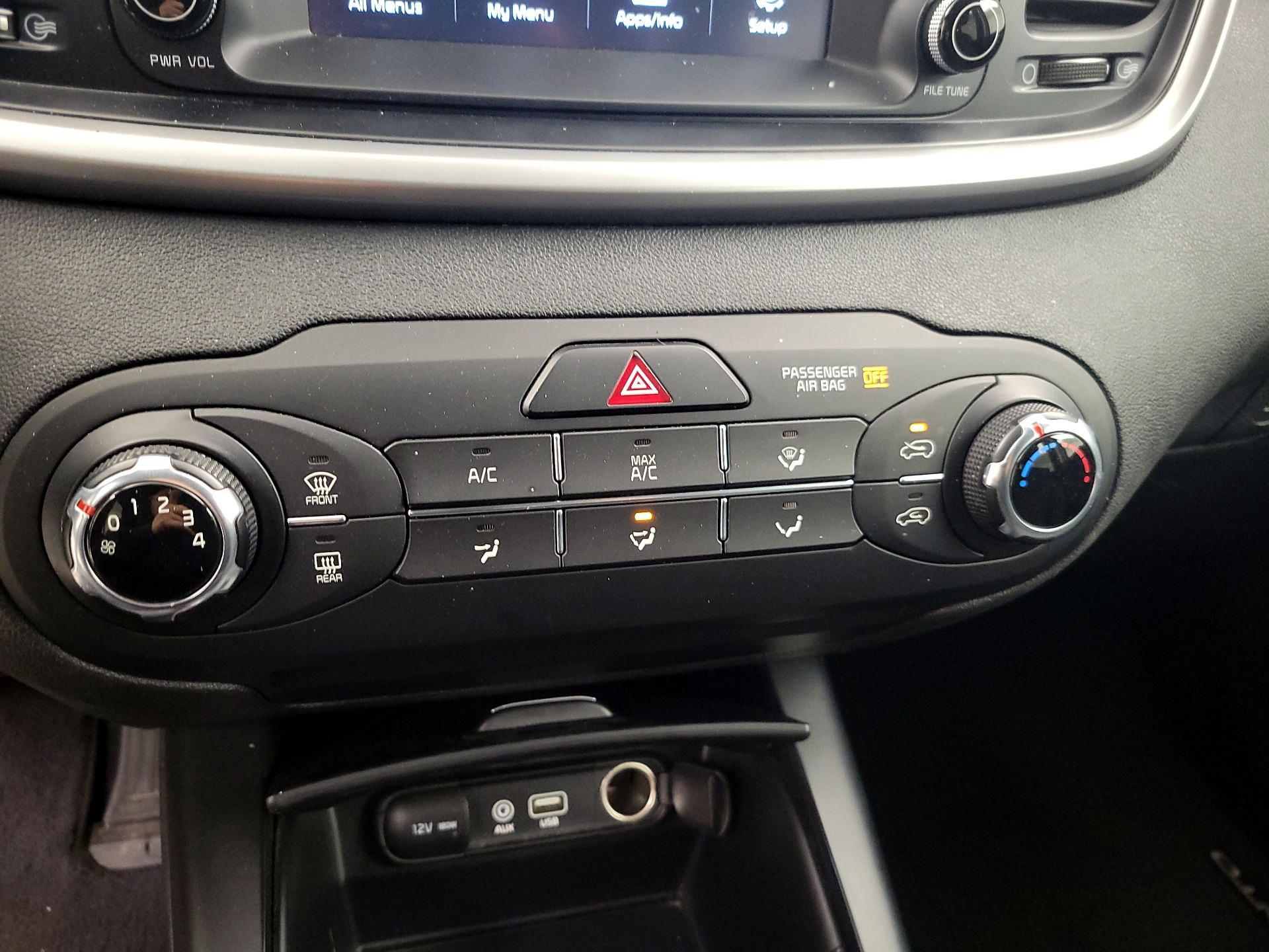 Thumbnail: 2020 Kia Sorento - 16