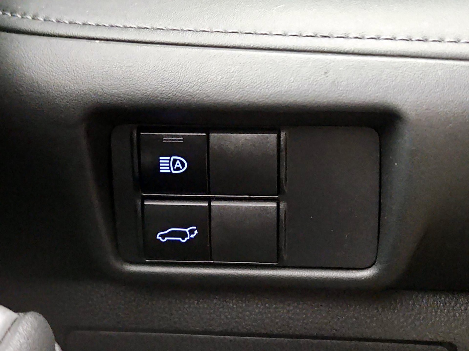 2021 Toyota Highlander XLE - Photo 12