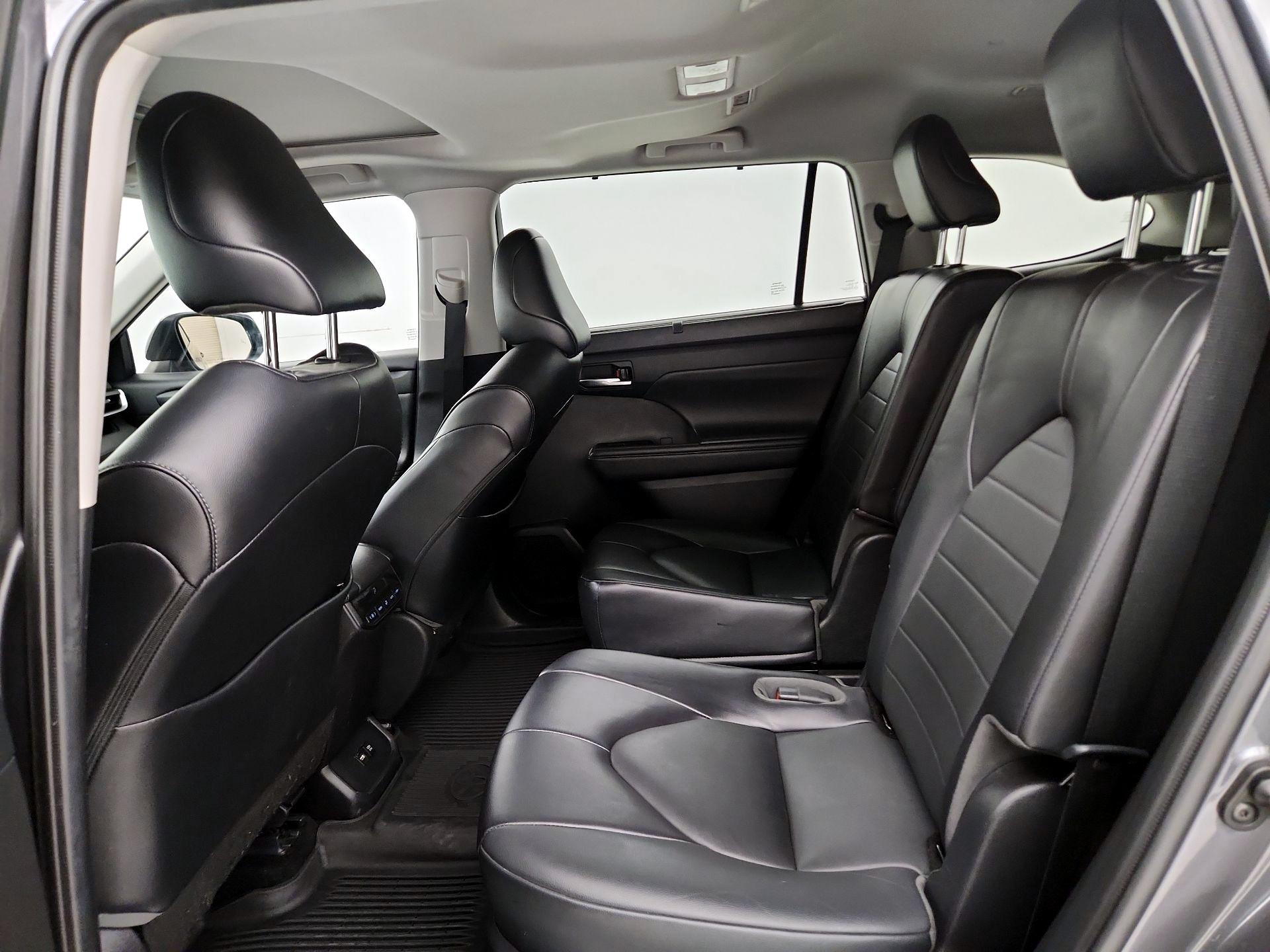 Thumbnail: 2021 Toyota Highlander - 18