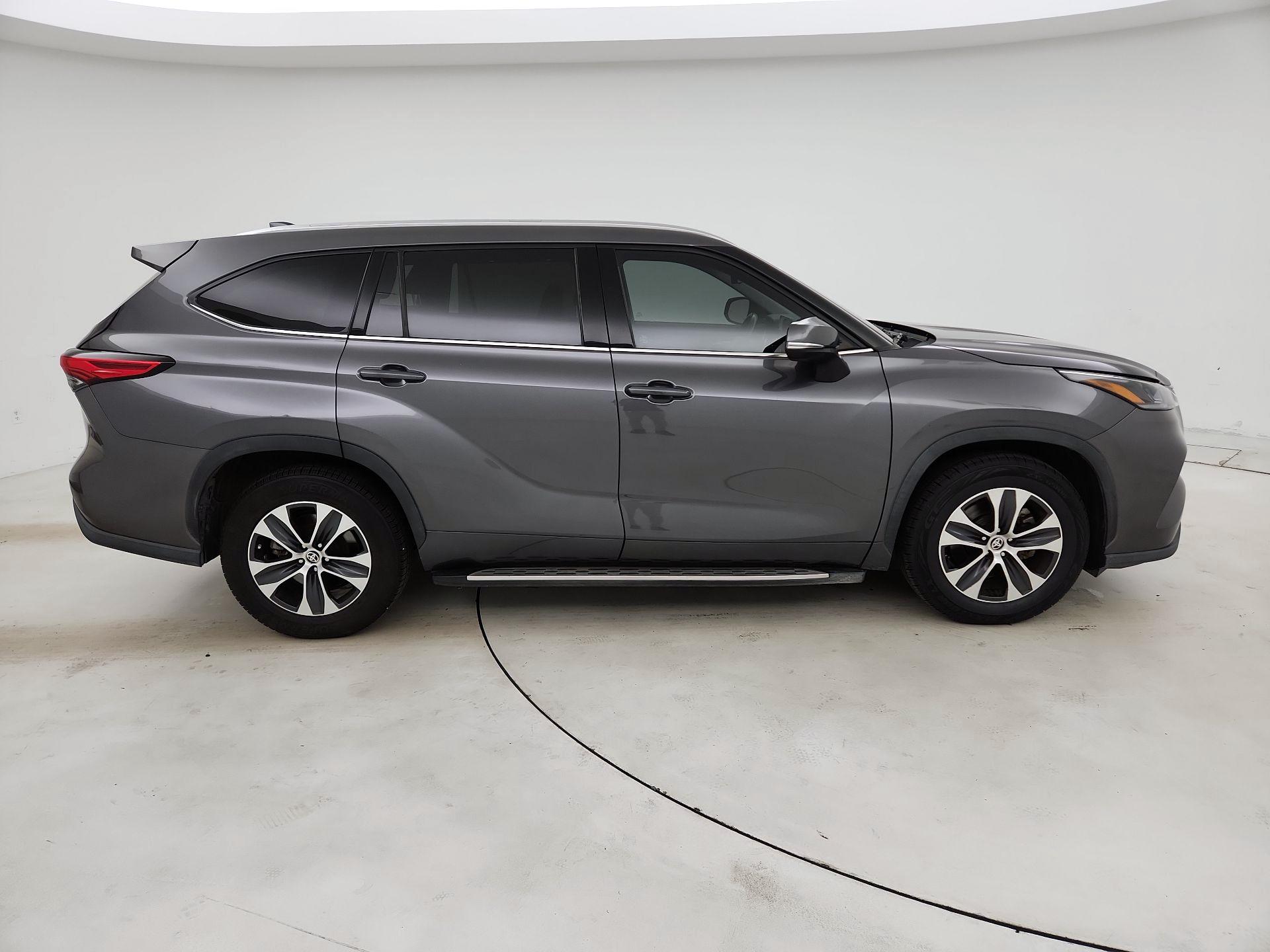 Thumbnail: 2021 Toyota Highlander - 4