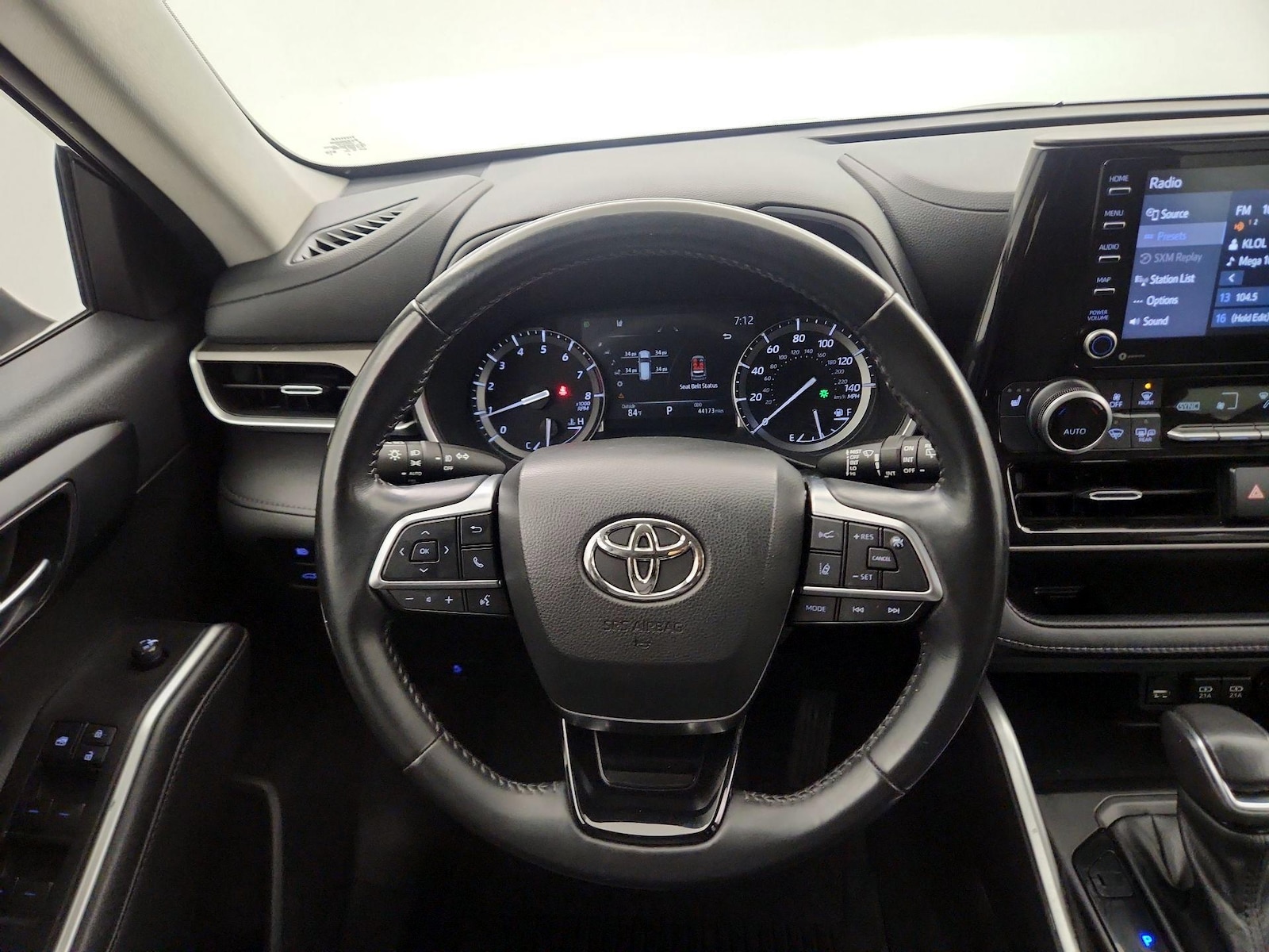 2021 Toyota Highlander XLE - Photo 9