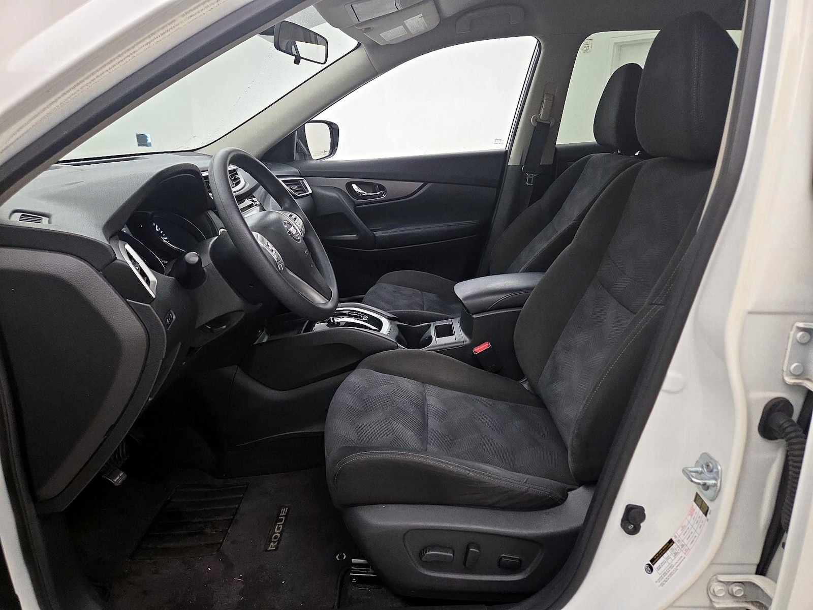 2015 Nissan Rogue SV - Photo 12