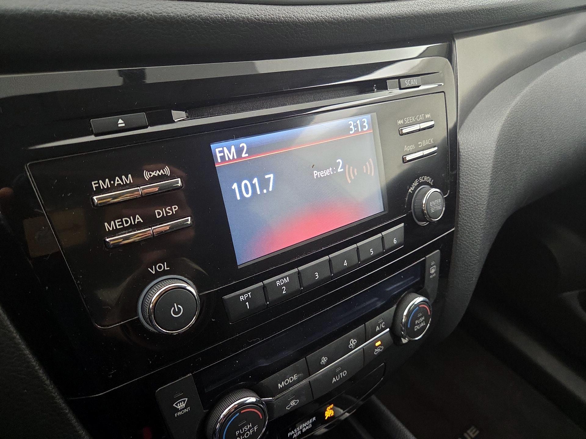 Thumbnail: 2015 Nissan Rogue - 15