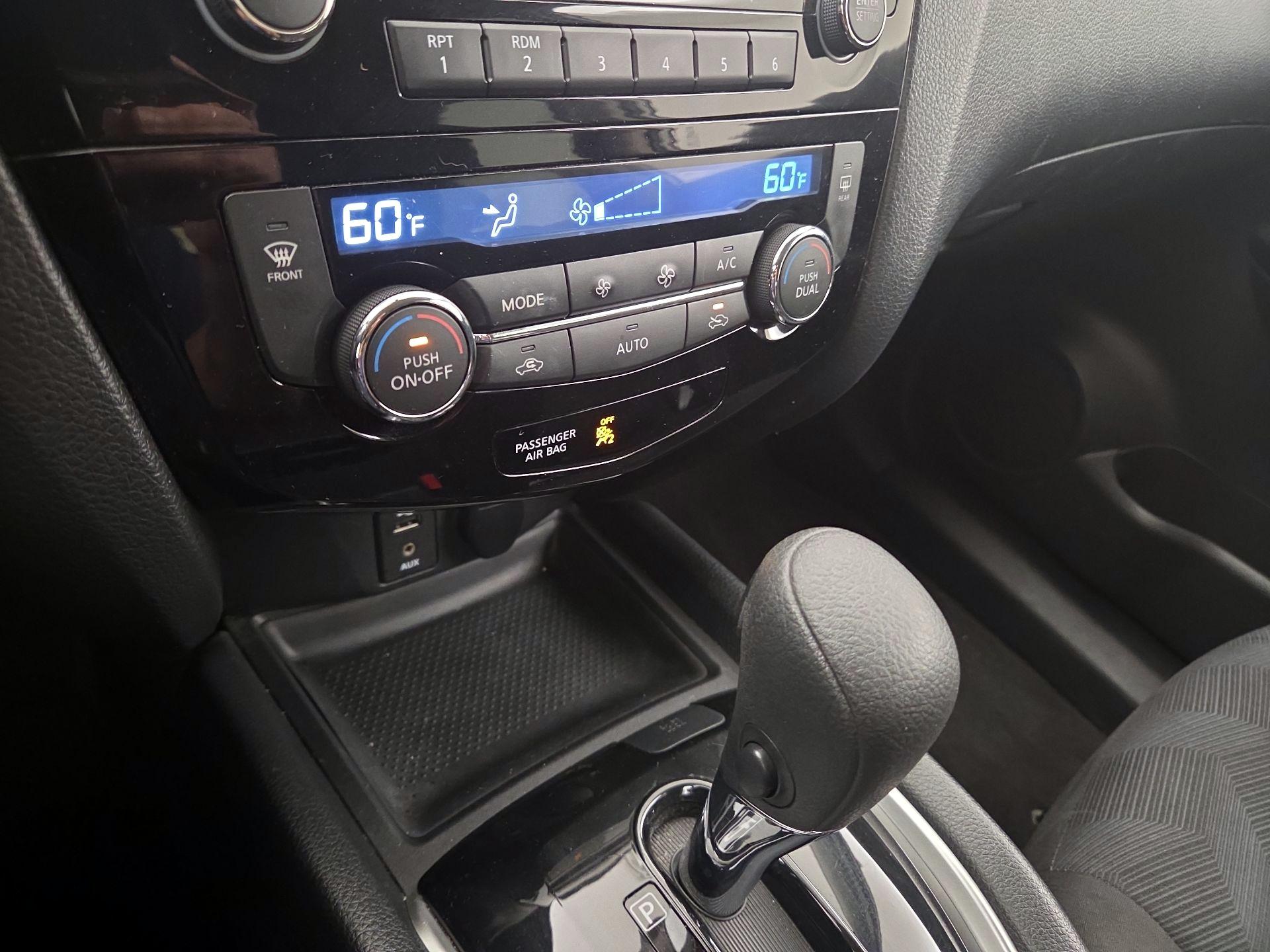 Thumbnail: 2015 Nissan Rogue - 16
