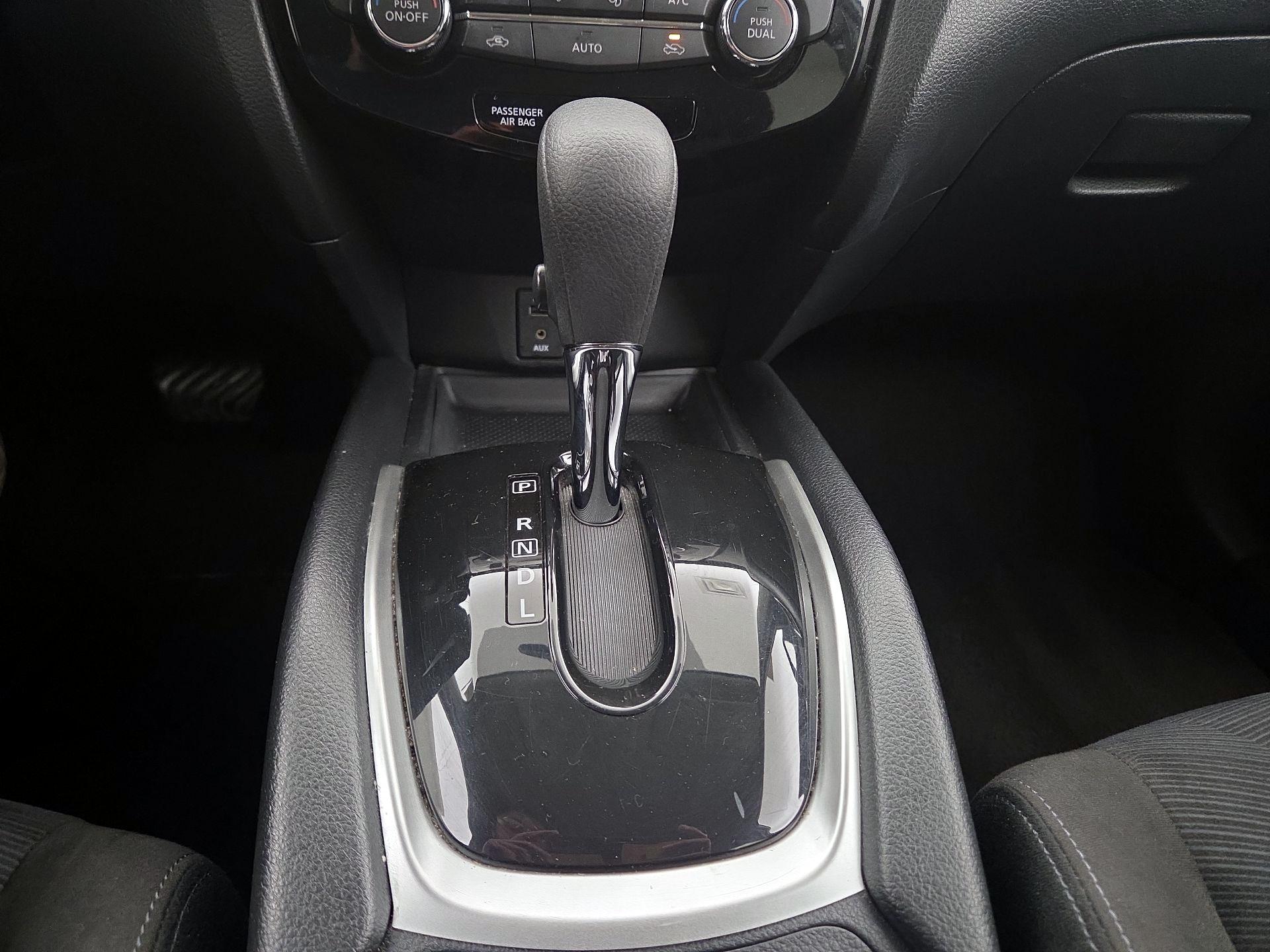 Thumbnail: 2015 Nissan Rogue - 17