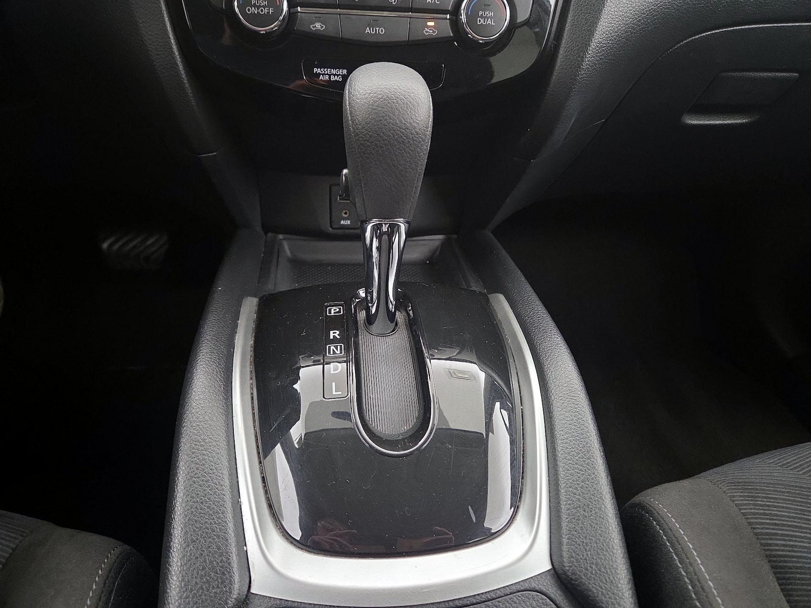 2015 Nissan Rogue SV - Photo 18