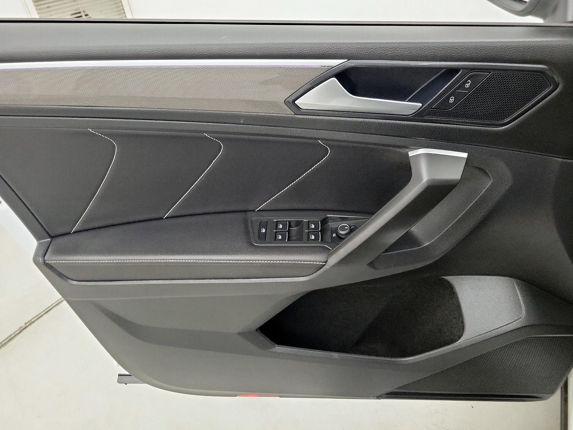 Thumbnail: 2023 Volkswagen Tiguan - 12