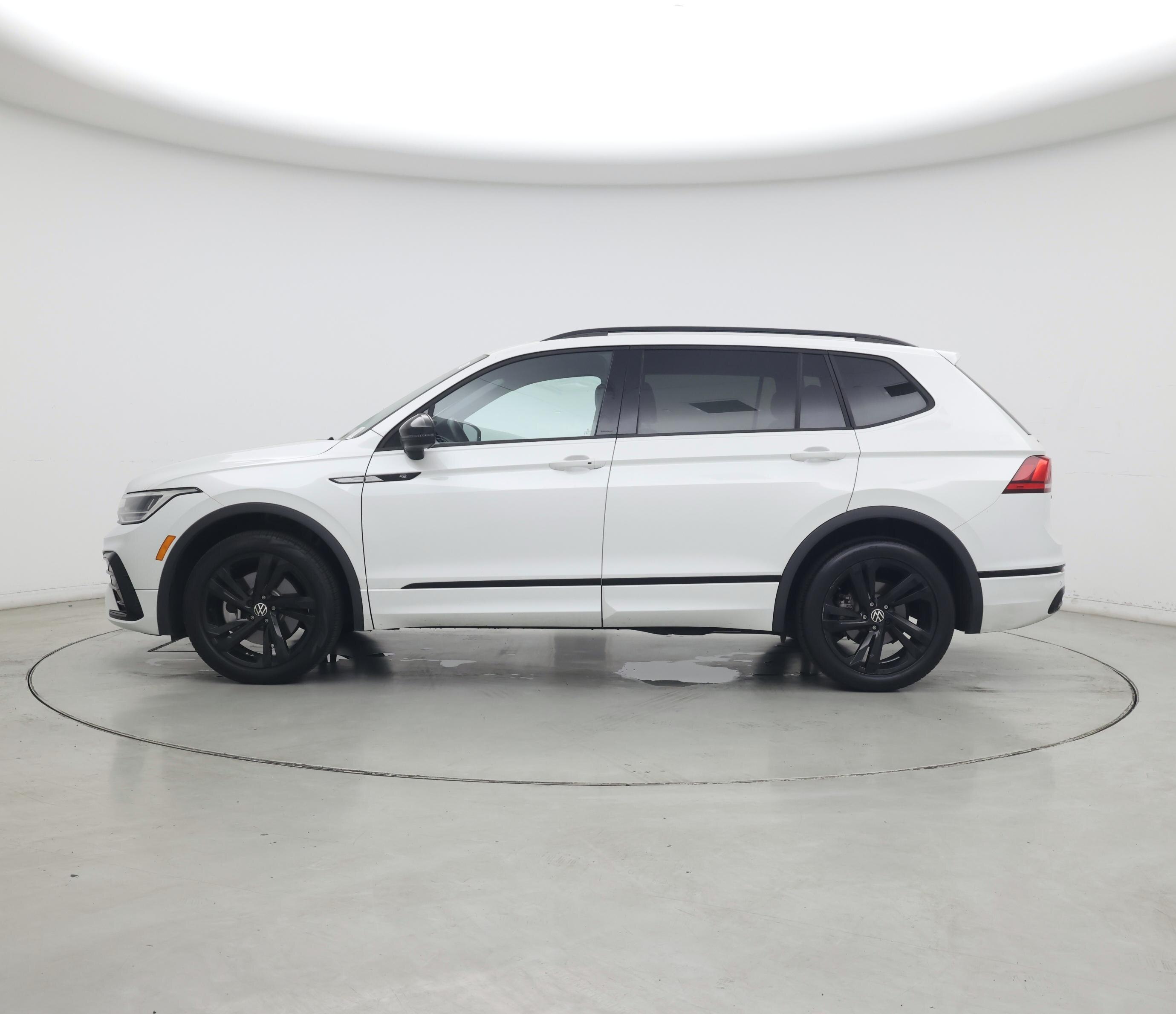 Thumbnail: 2023 Volkswagen Tiguan - 3