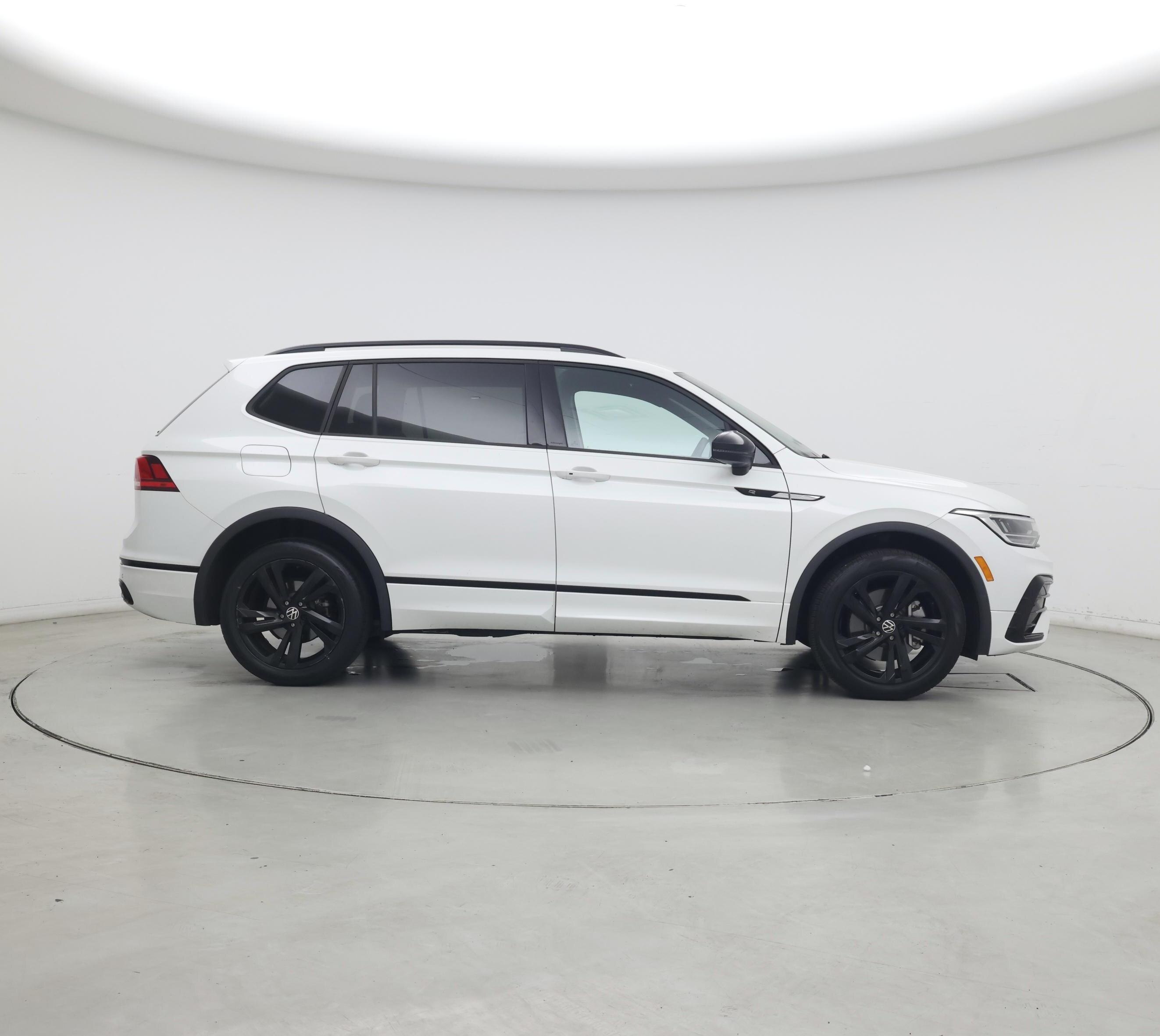 Thumbnail: 2023 Volkswagen Tiguan - 7