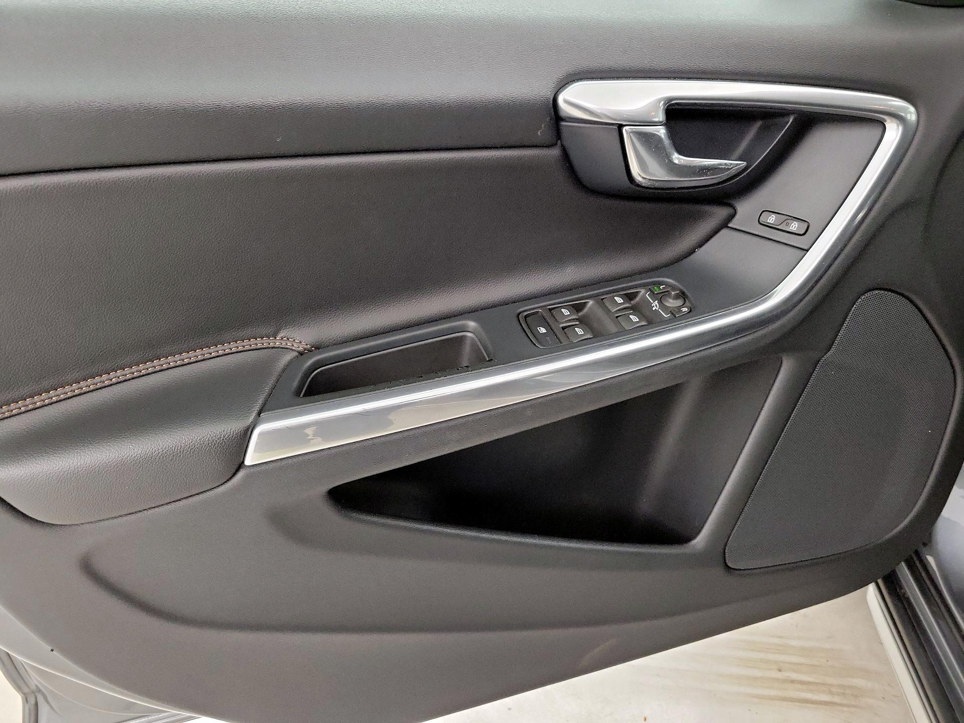 Thumbnail: 2016 Volvo S60 - 12