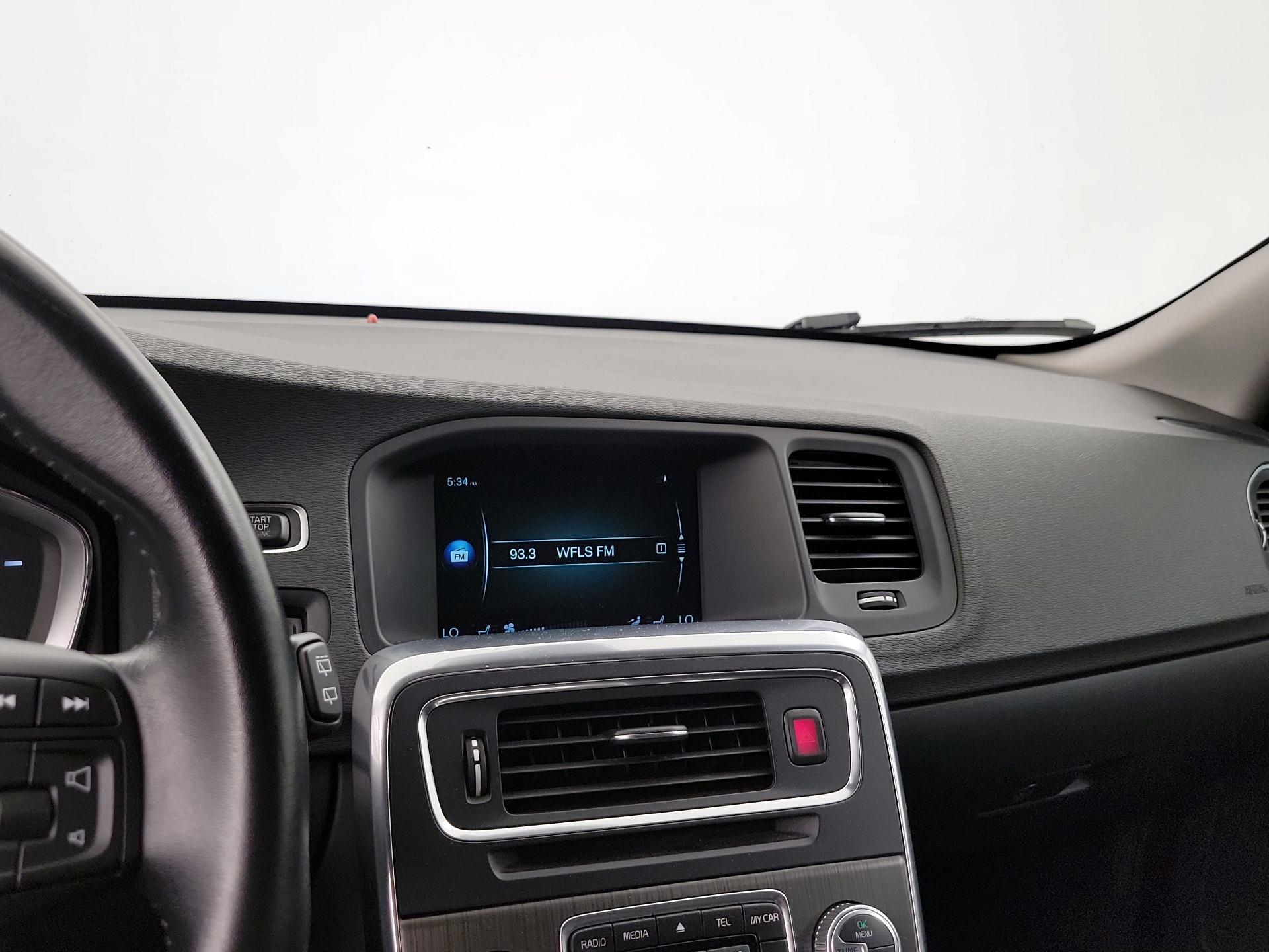 Thumbnail: 2016 Volvo S60 - 16