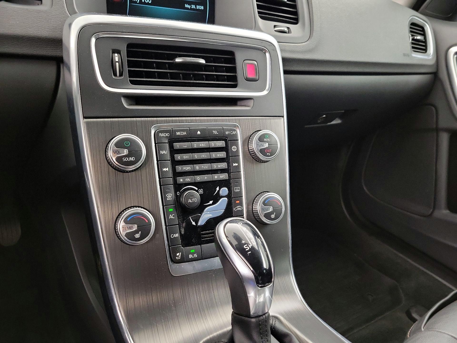Thumbnail: 2016 Volvo S60 - 17