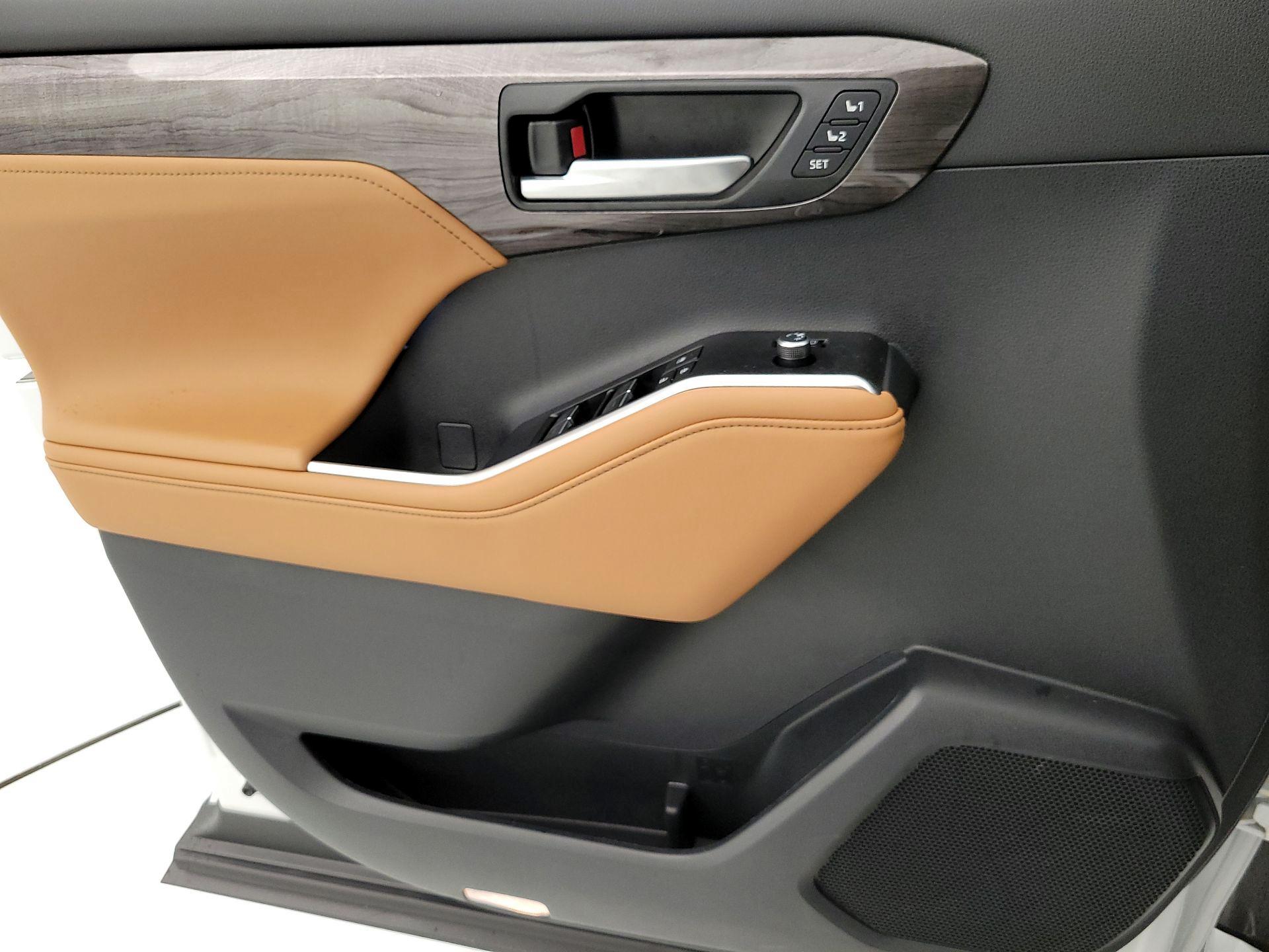 Thumbnail: 2026 Toyota Highlander - 12