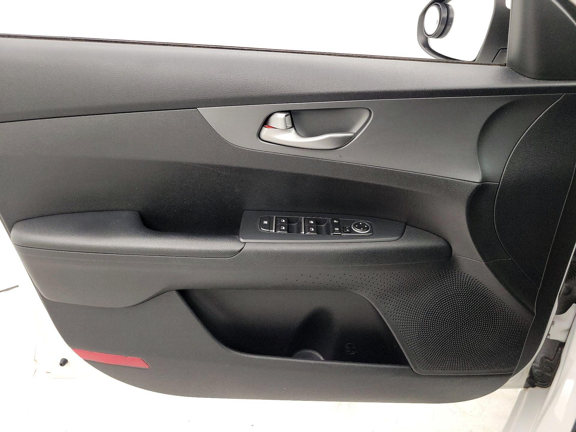 Thumbnail: 2019 Kia Forte - 12