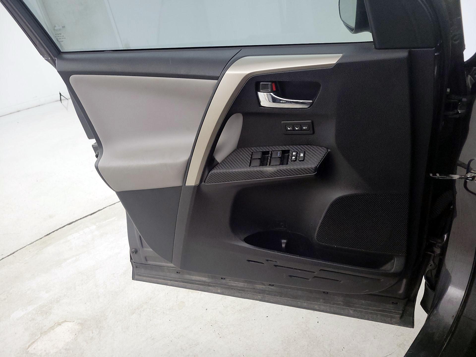 Thumbnail: 2015 Toyota RAV4 - 12