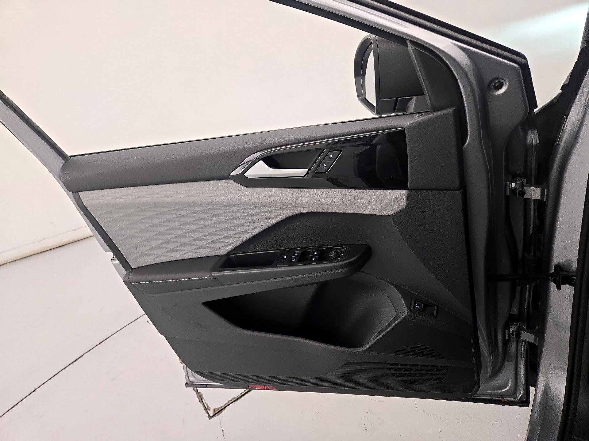 Thumbnail: 2024 Volkswagen Taos - 12