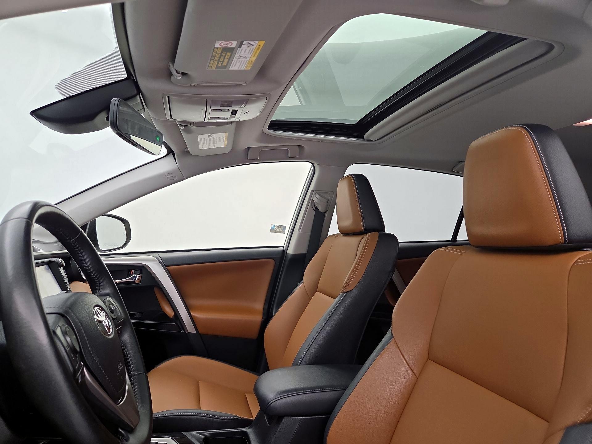 Thumbnail: 2017 Toyota RAV4 - 20