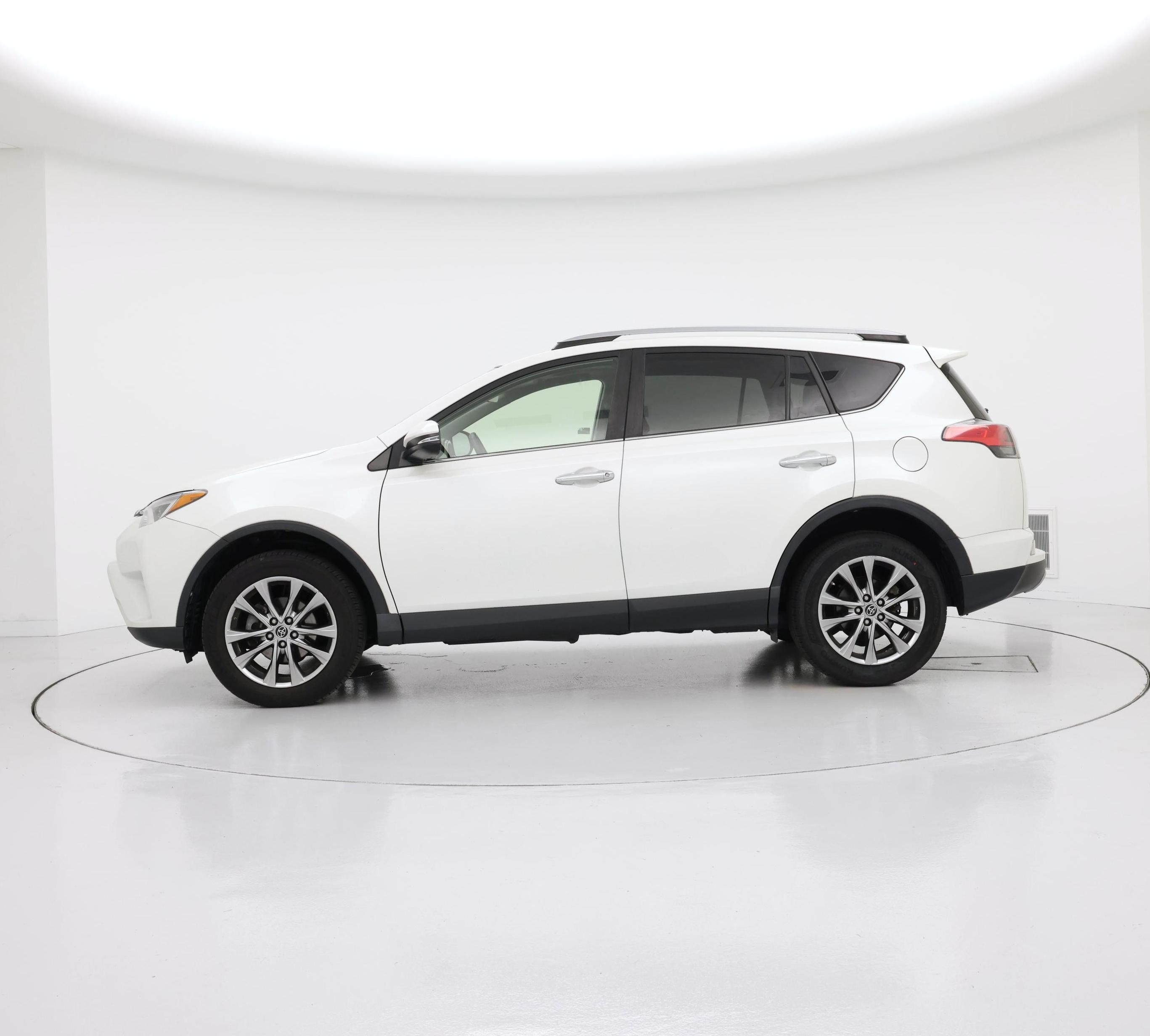 Thumbnail: 2017 Toyota RAV4 - 3