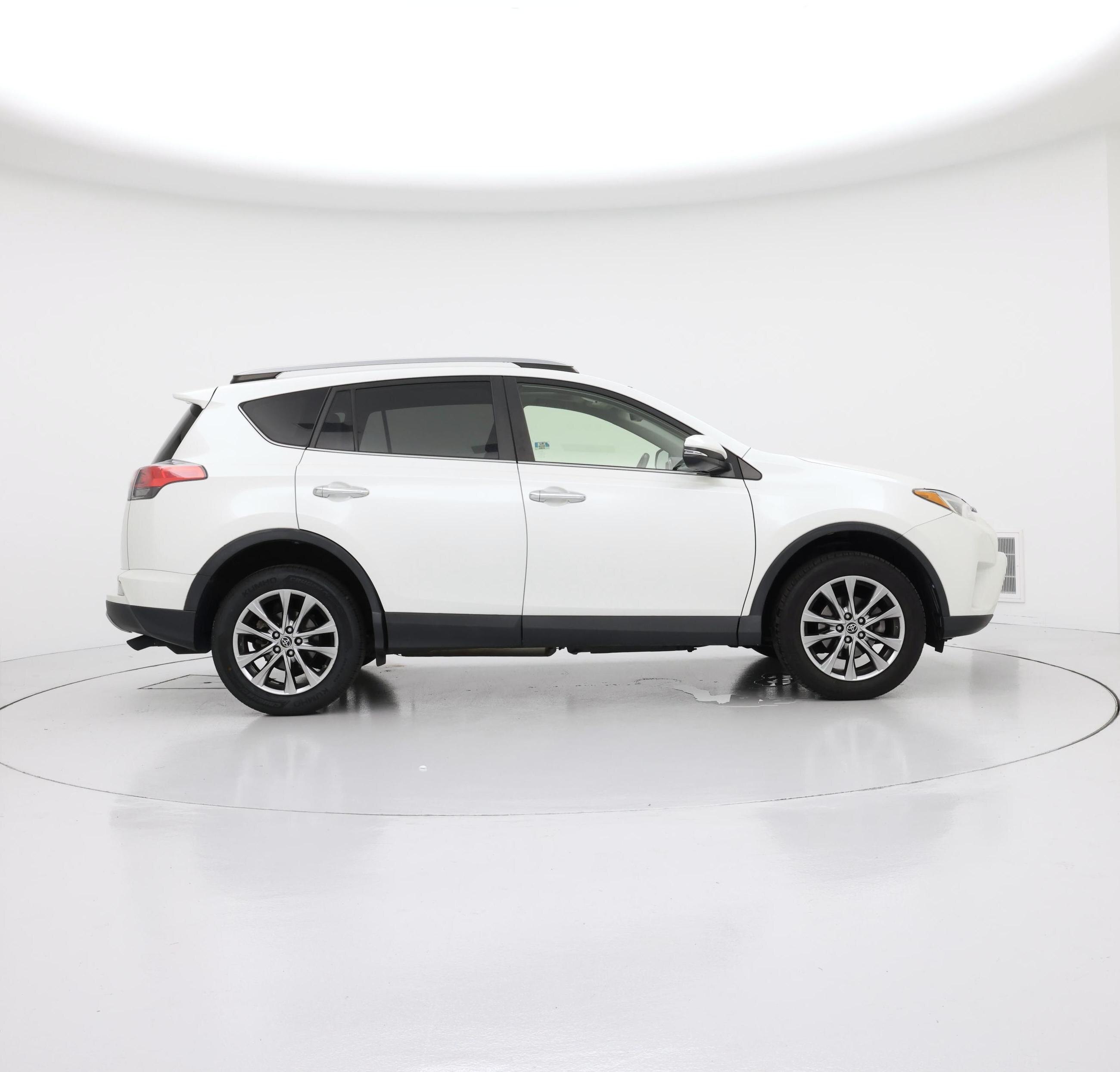 Thumbnail: 2017 Toyota RAV4 - 7