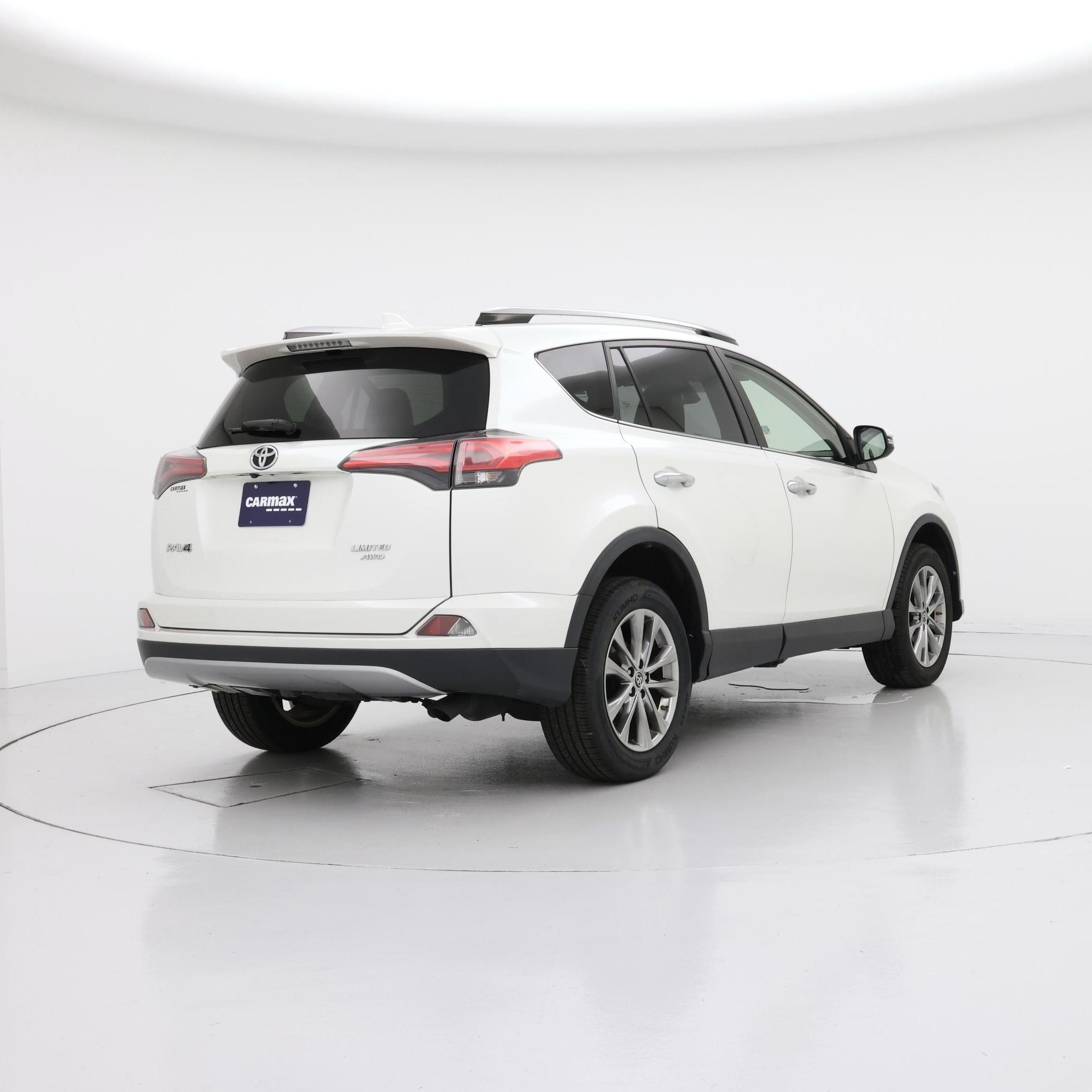 Thumbnail: 2017 Toyota RAV4 - 8