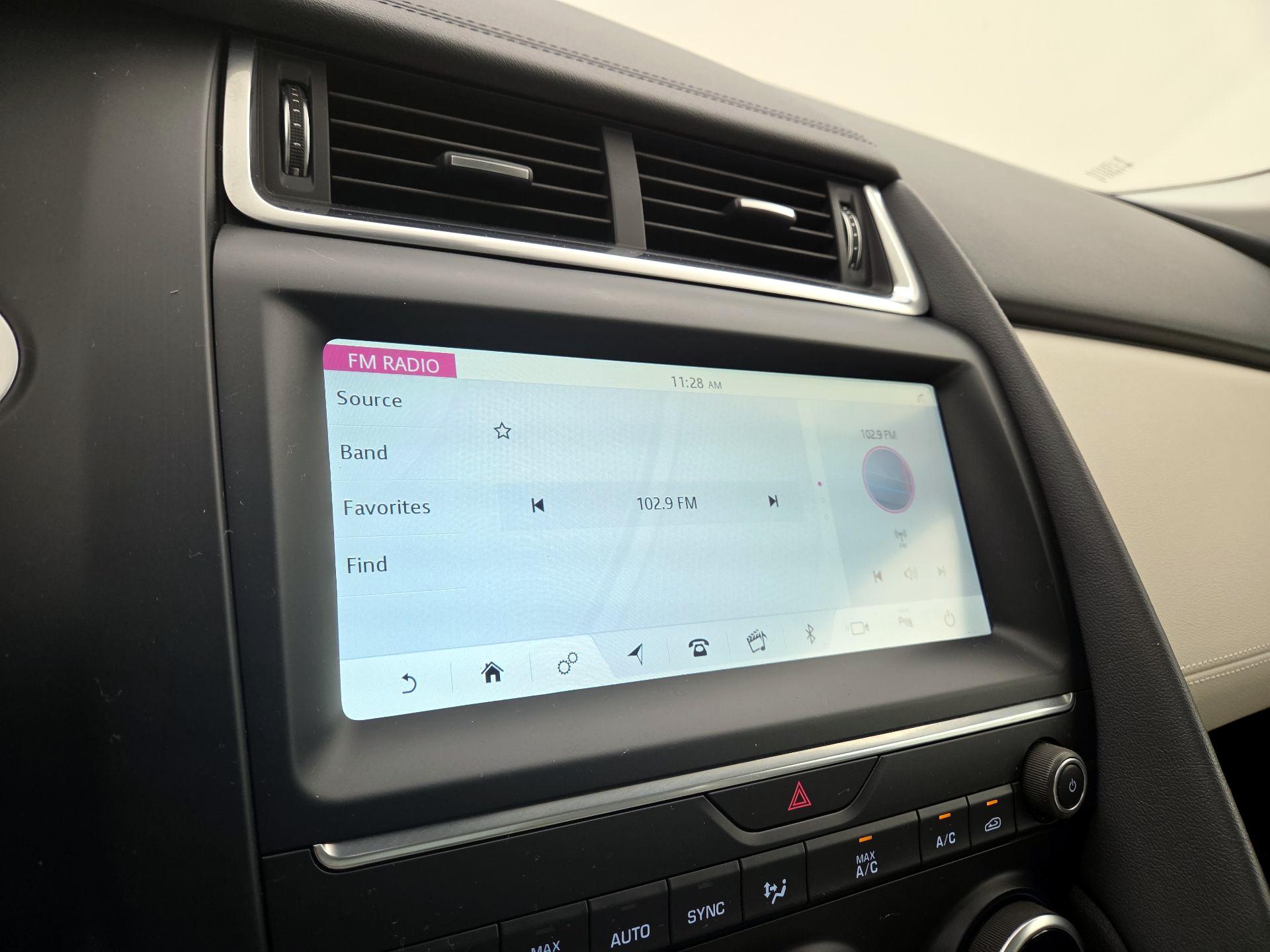 Thumbnail: 2019 Jaguar E-Pace - 16