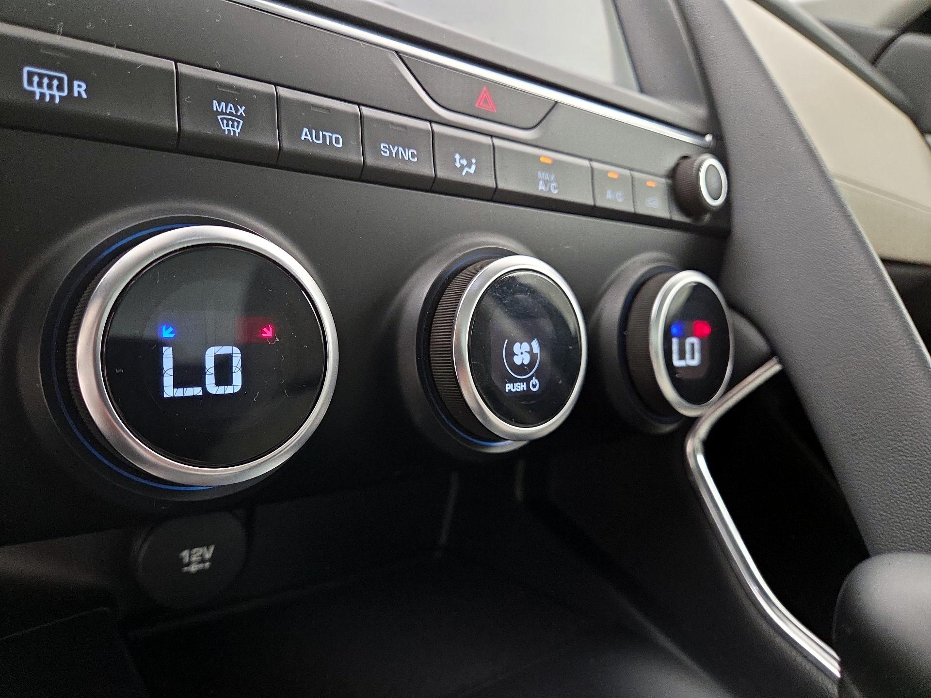 Thumbnail: 2019 Jaguar E-Pace - 17