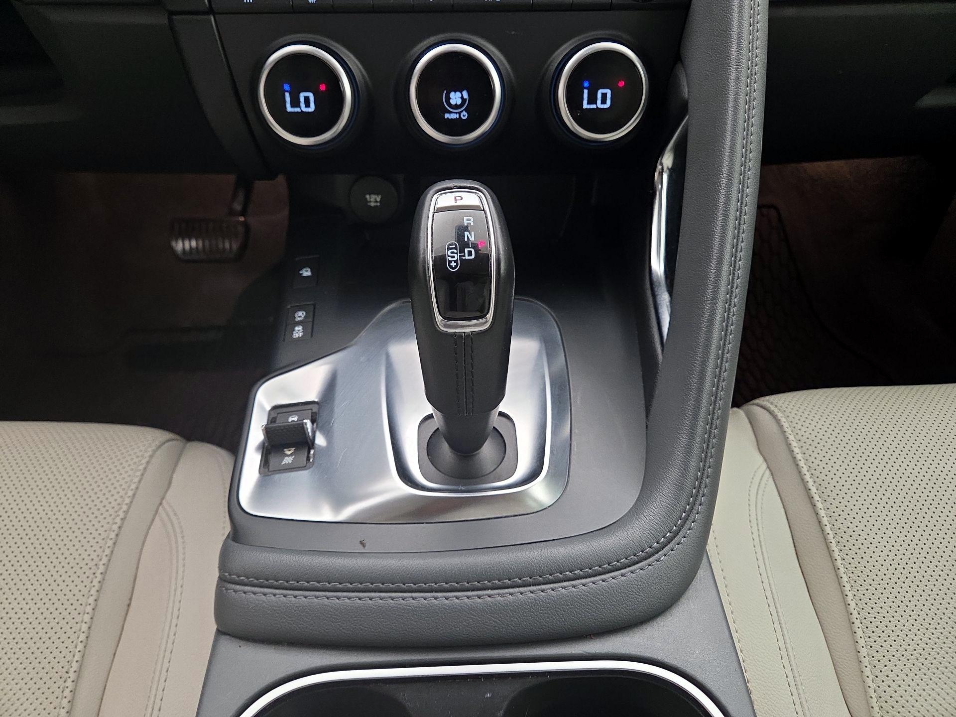 Thumbnail: 2019 Jaguar E-Pace - 18