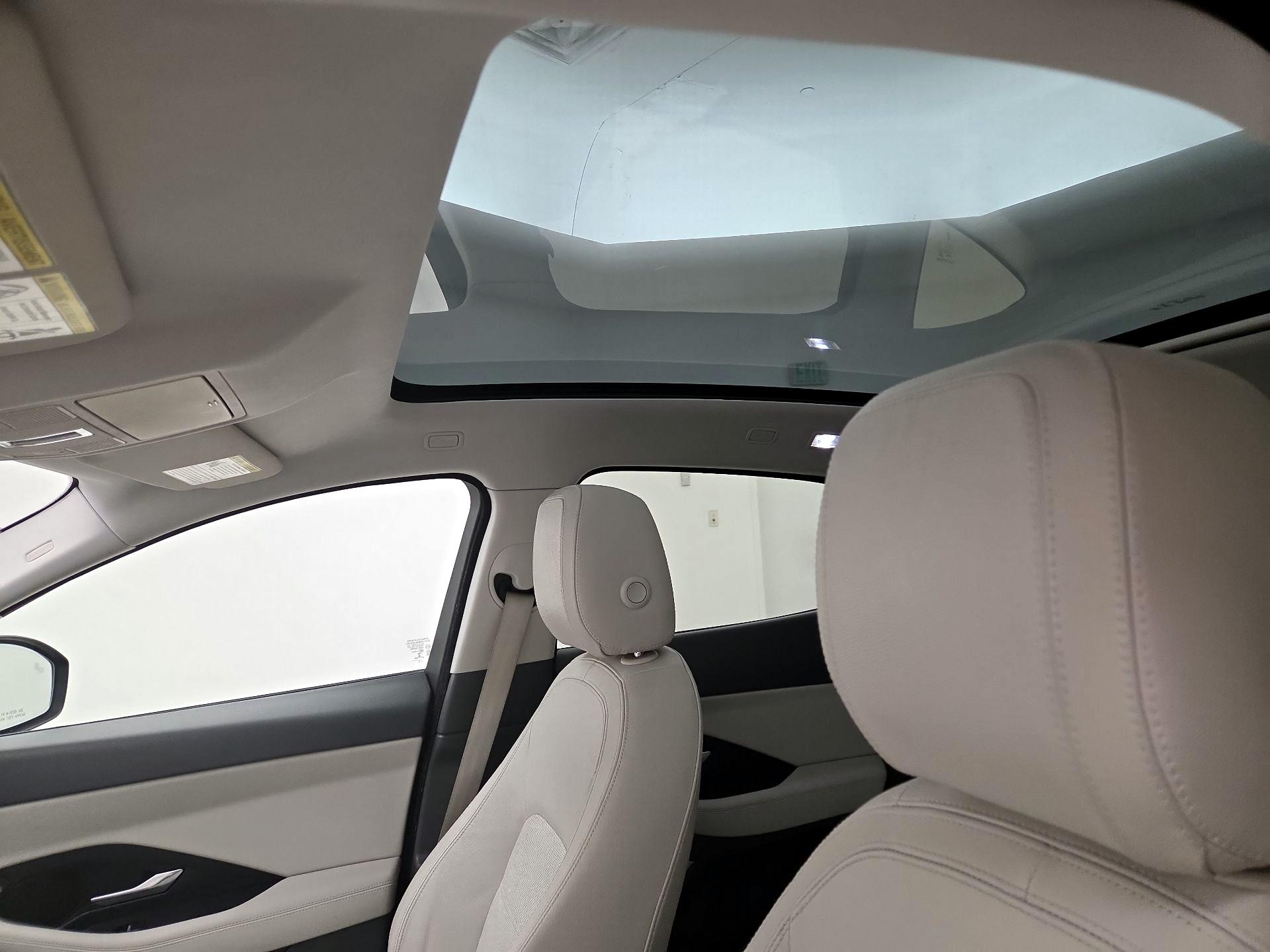 Thumbnail: 2019 Jaguar E-Pace - 20