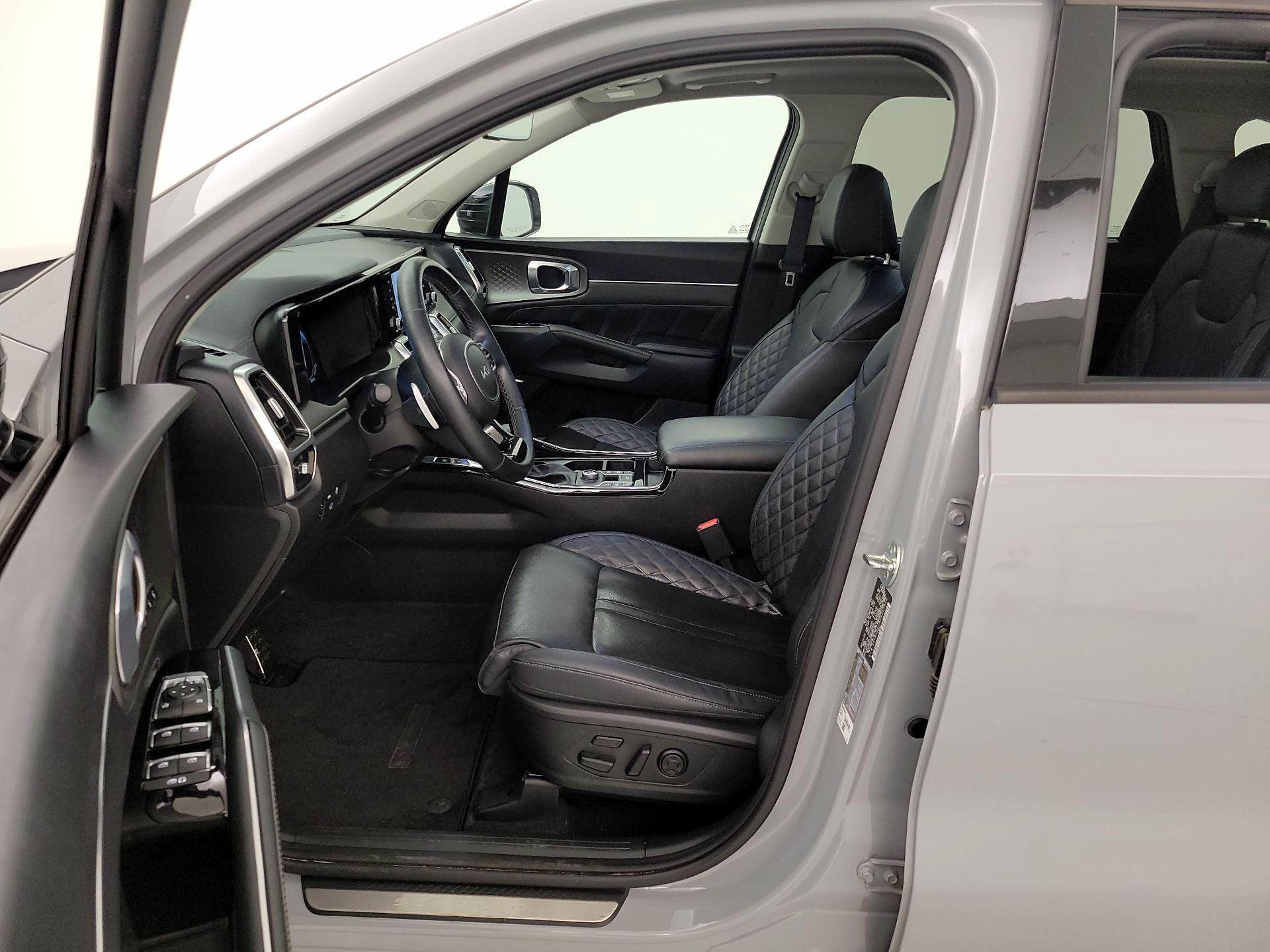 Thumbnail: 2023 Kia Sorento - 11