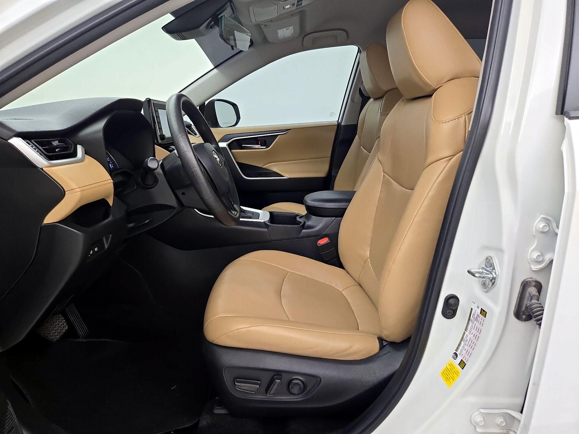 Thumbnail: 2022 Toyota RAV4 - 11