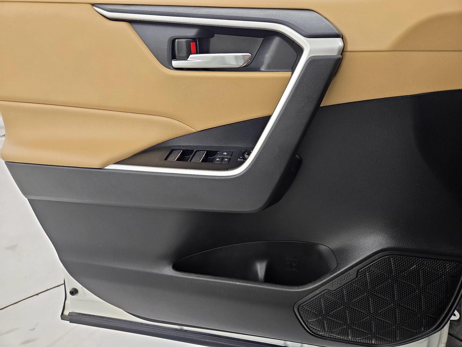 Thumbnail: 2022 Toyota RAV4 - 12