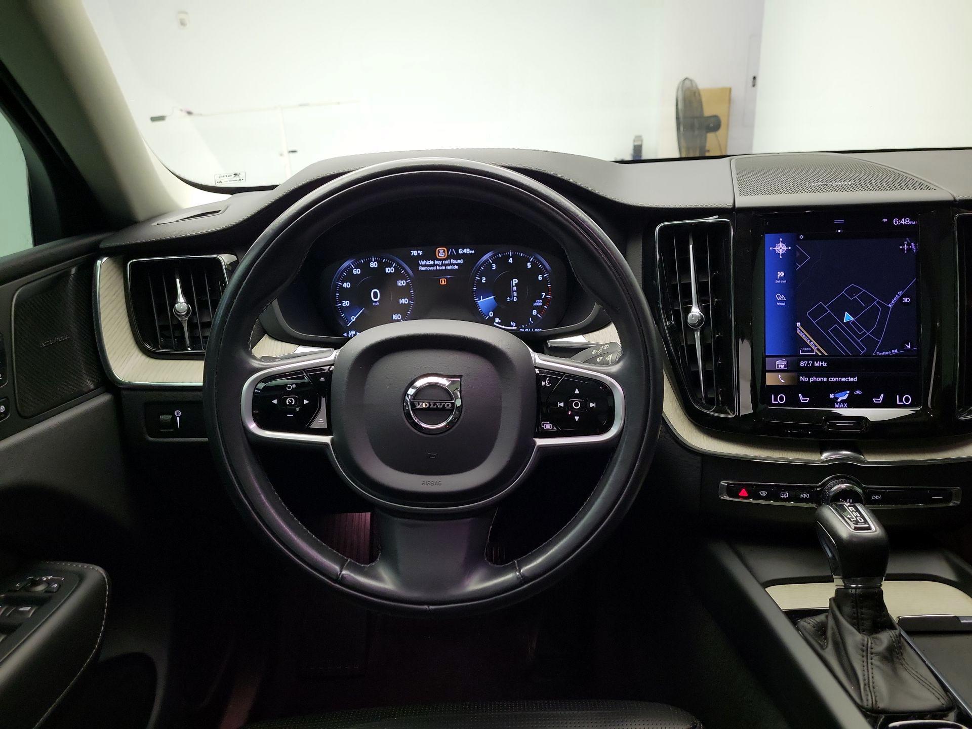Thumbnail: 2021 Volvo XC60 - 10