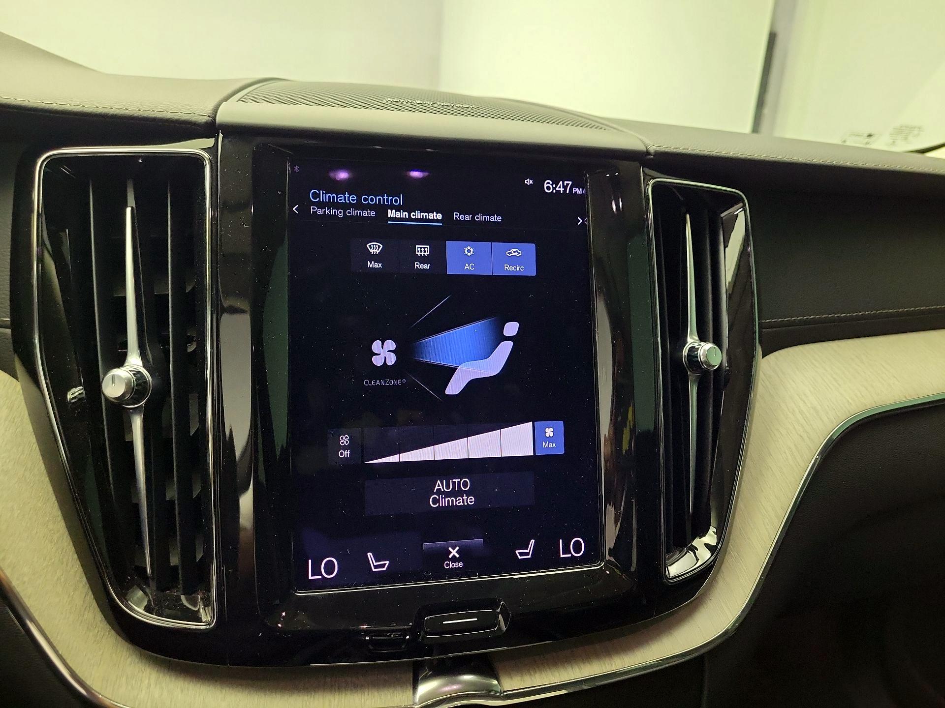 Thumbnail: 2021 Volvo XC60 - 17