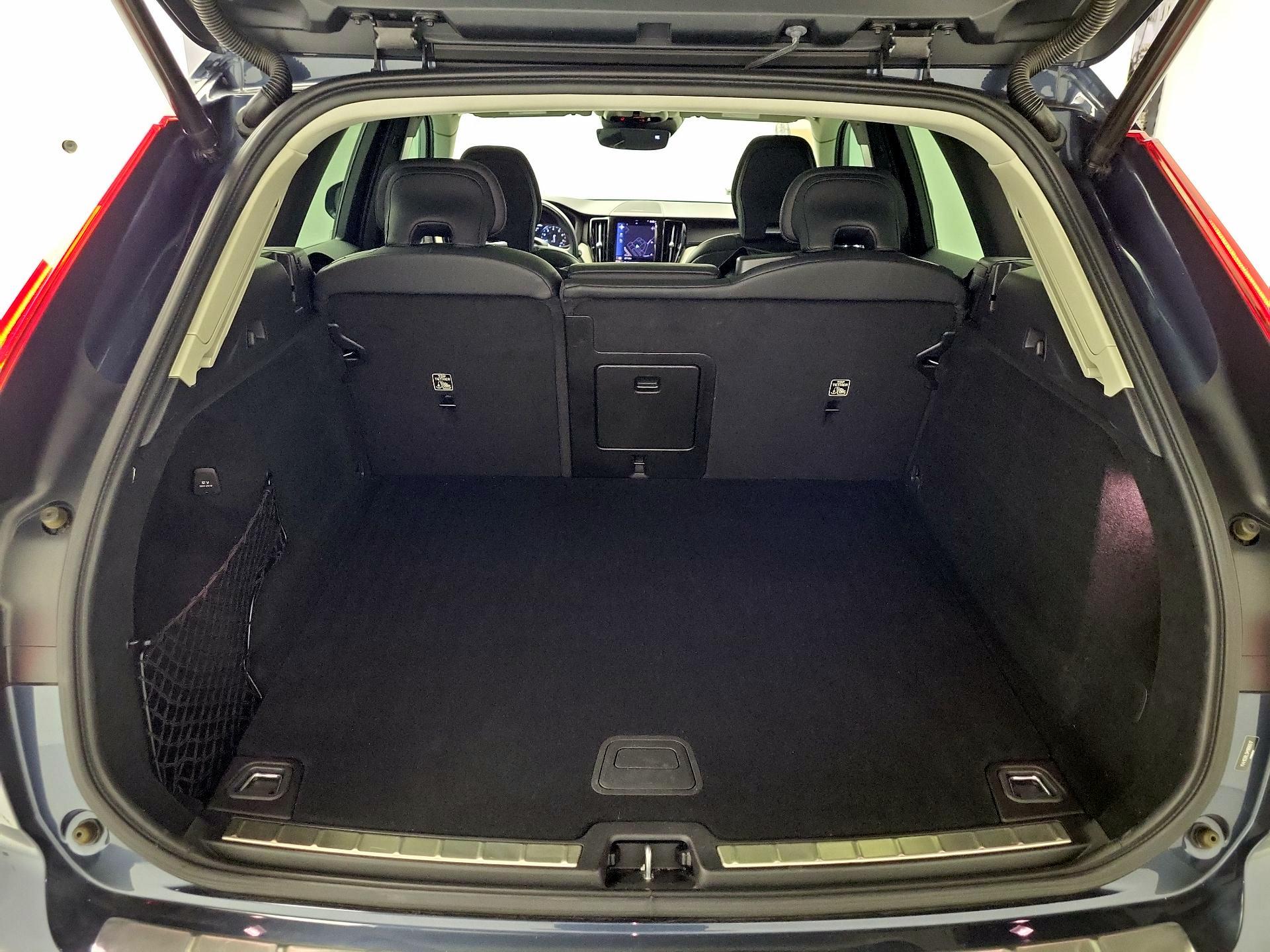 Thumbnail: 2021 Volvo XC60 - 20