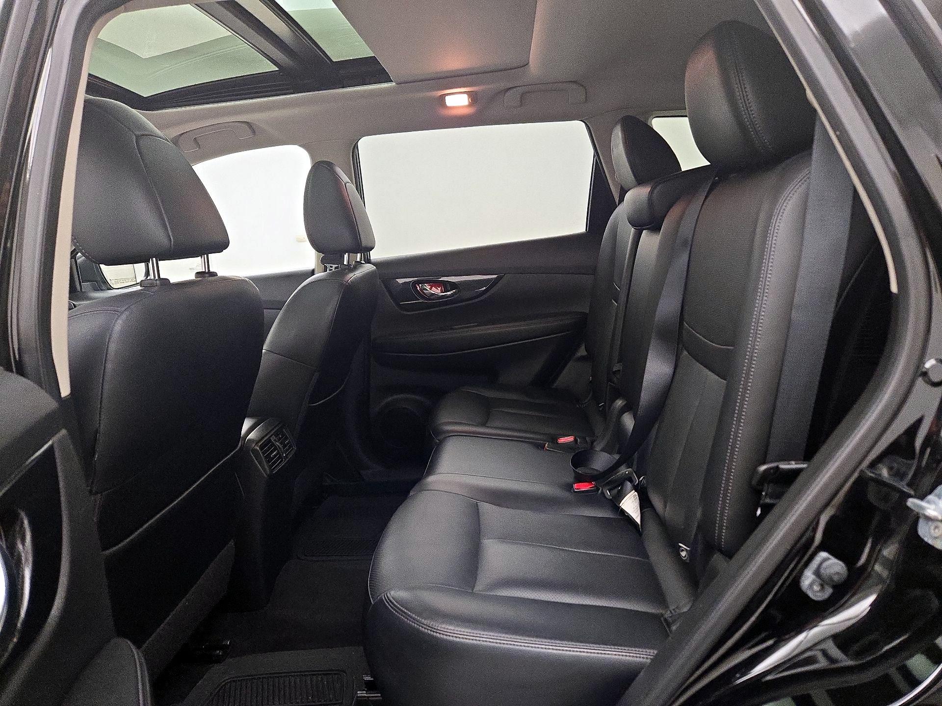 Thumbnail: 2017 Nissan Rogue - 20