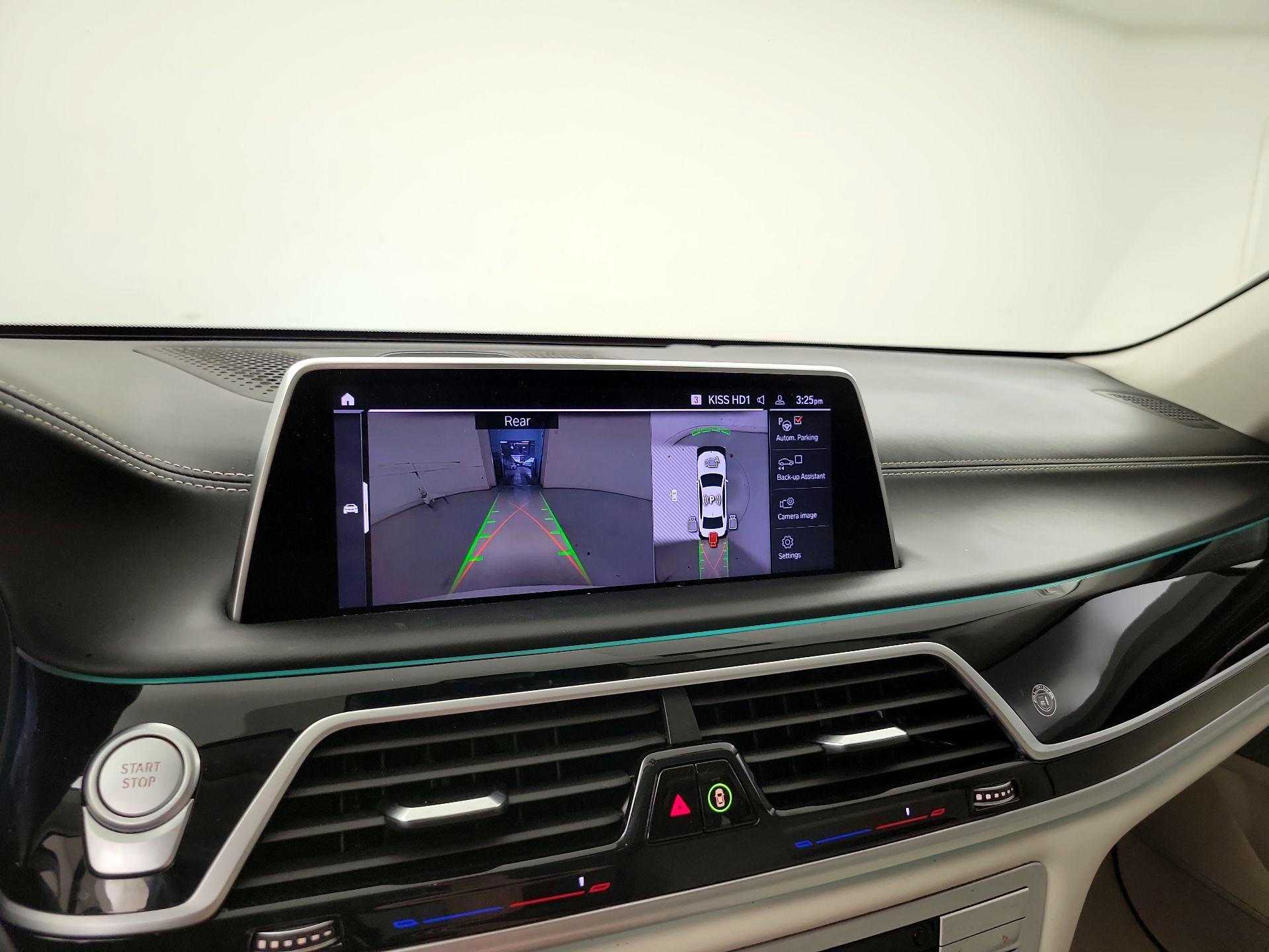 Thumbnail: 2021 BMW 7 Series - 15