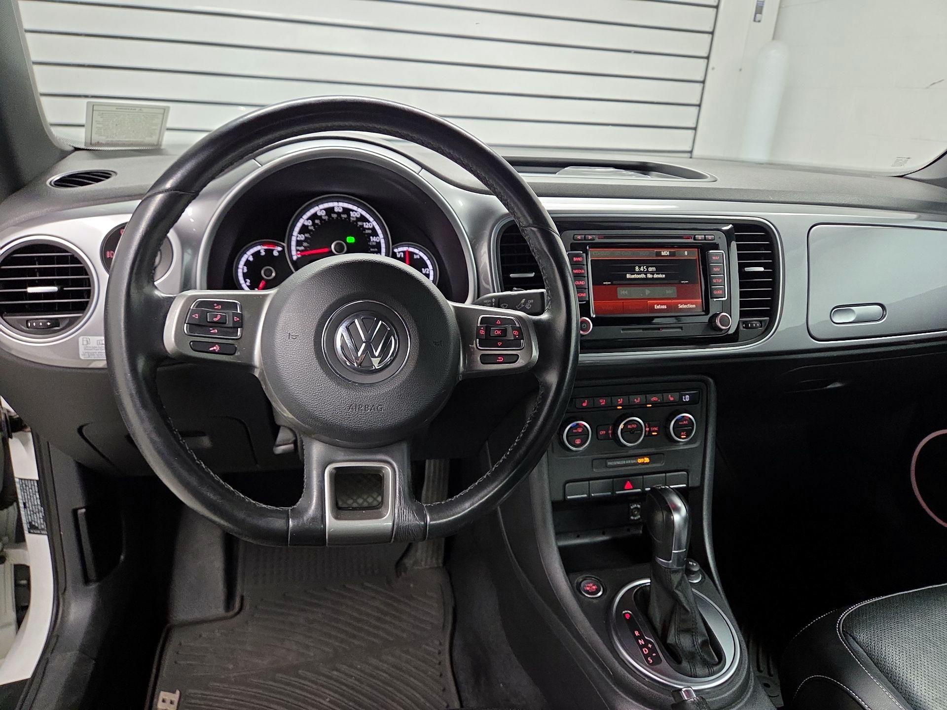 Thumbnail: 2014 Volkswagen Beetle - 9