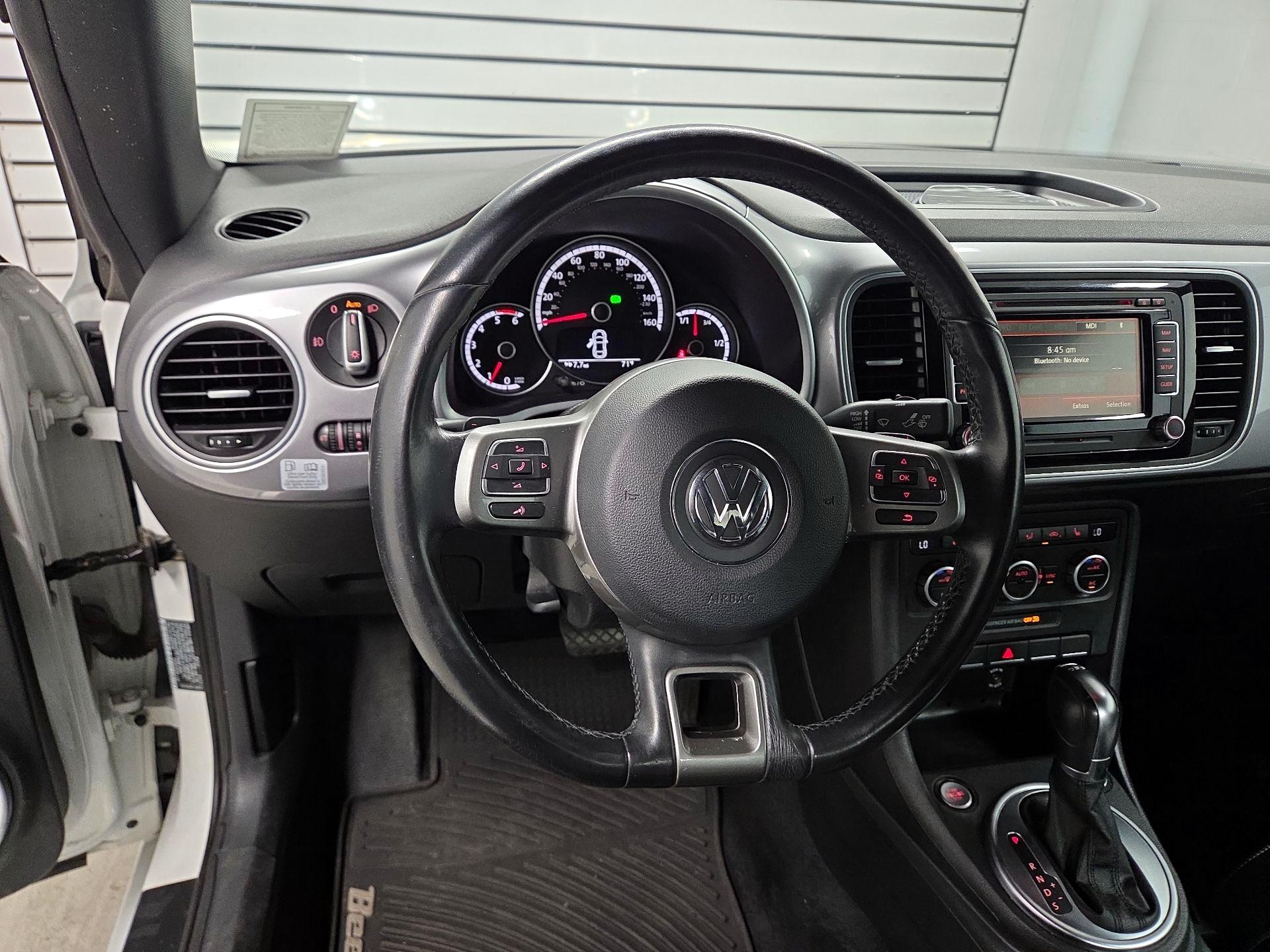 Thumbnail: 2014 Volkswagen Beetle - 10